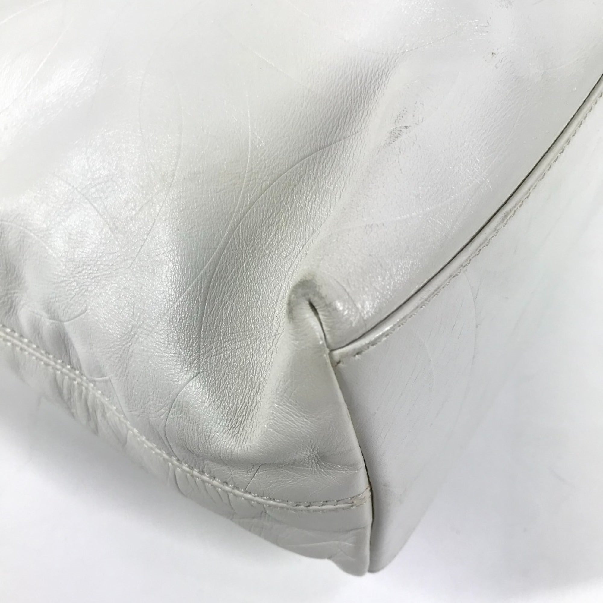 Chanel White Leather Shoulder Bag Tote Bag (Pre-Owned)