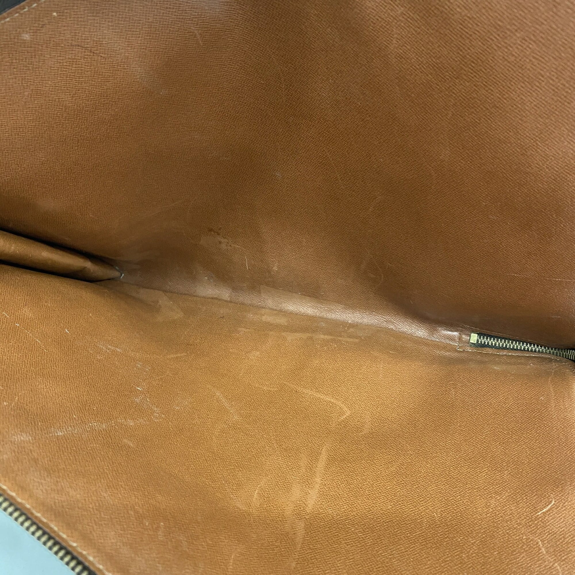 Louis Vuitton Brown Clutch Bag (Pre-Owned)