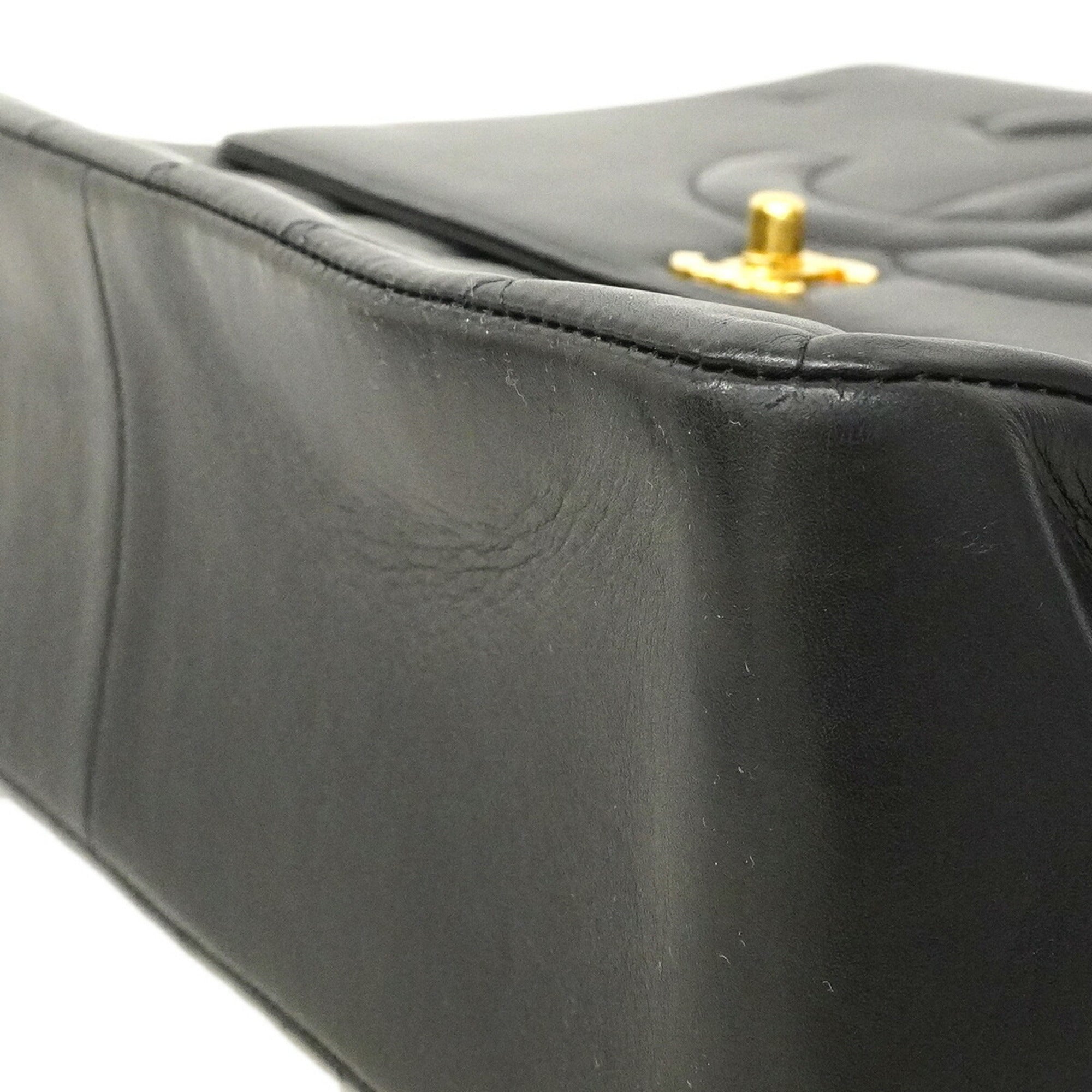 Chanel Black Leather Shoulder Bag (Pre-Owned)