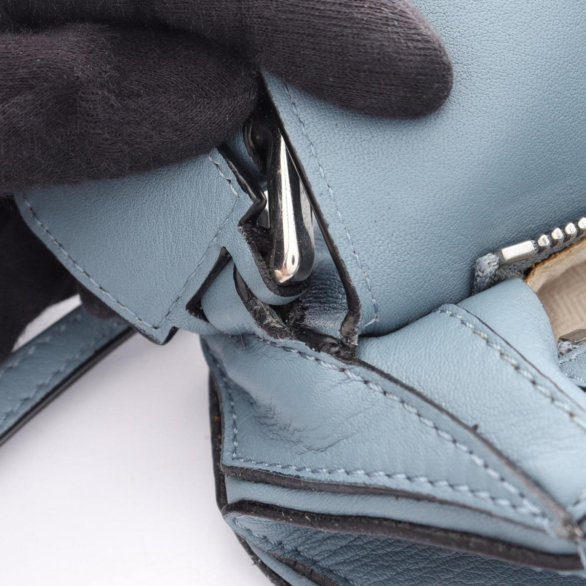 Loewe Blue Leather Handbag (Pre-Owned)