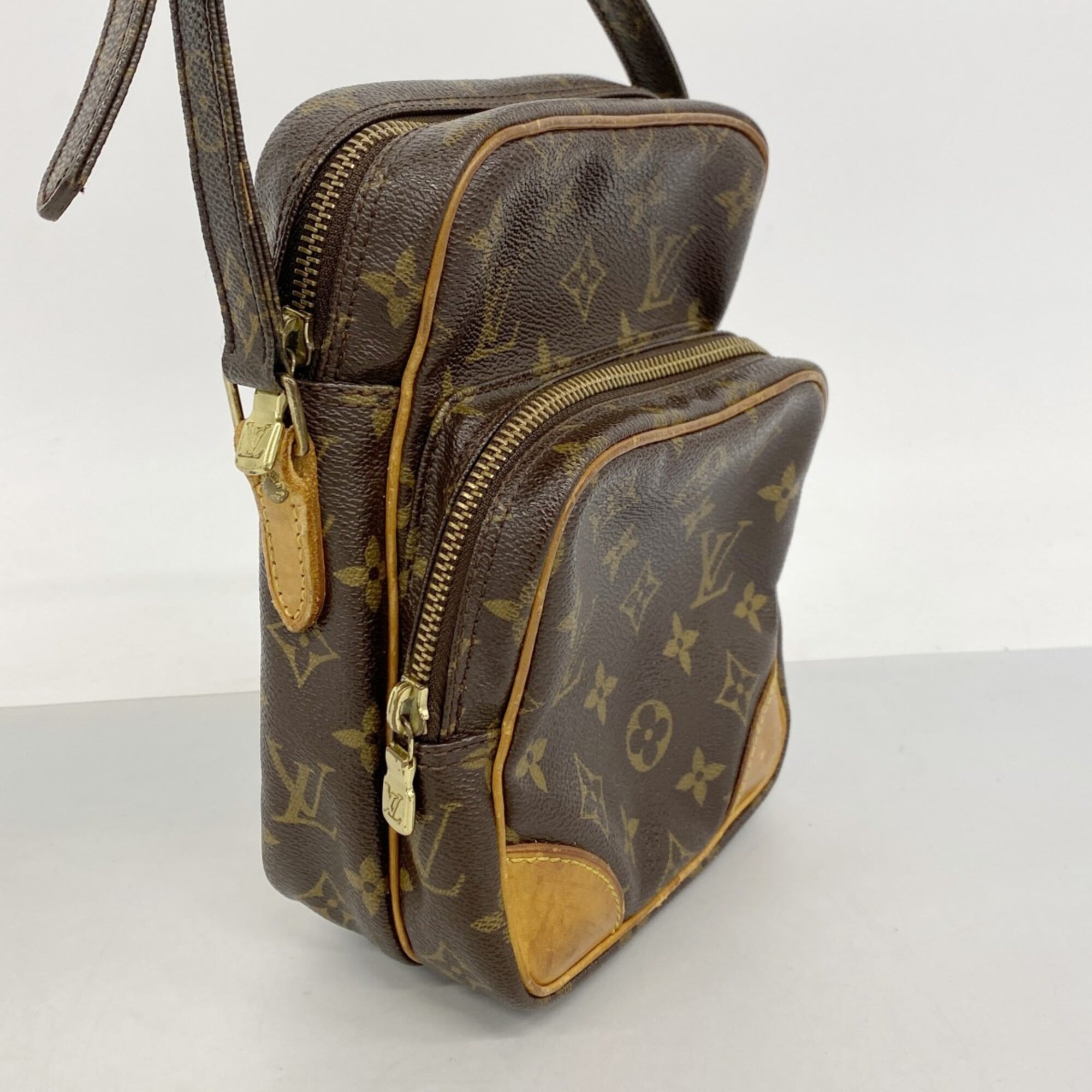 Louis Vuitton Brown Shoulder Bag (Pre-Owned)