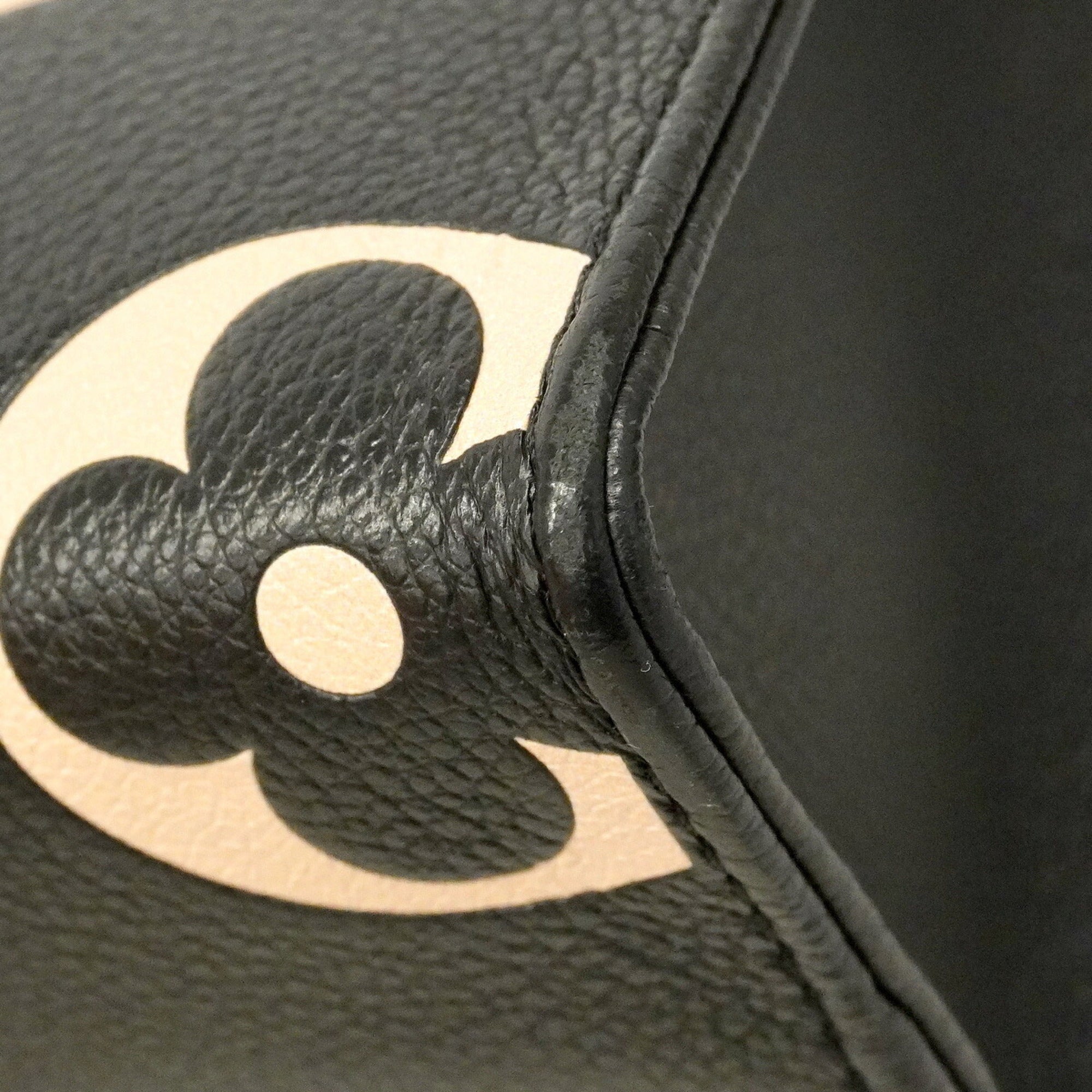 Louis Vuitton Beige Black Handbag (Pre-Owned)