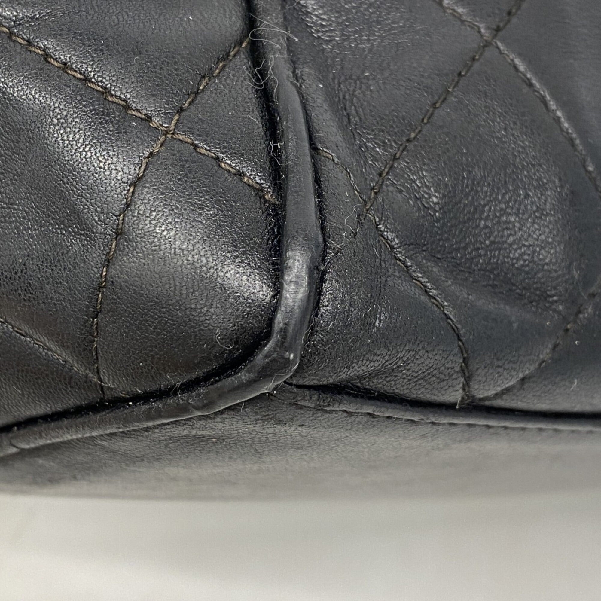 Chanel Black Leather Handbag (Pre-Owned)
