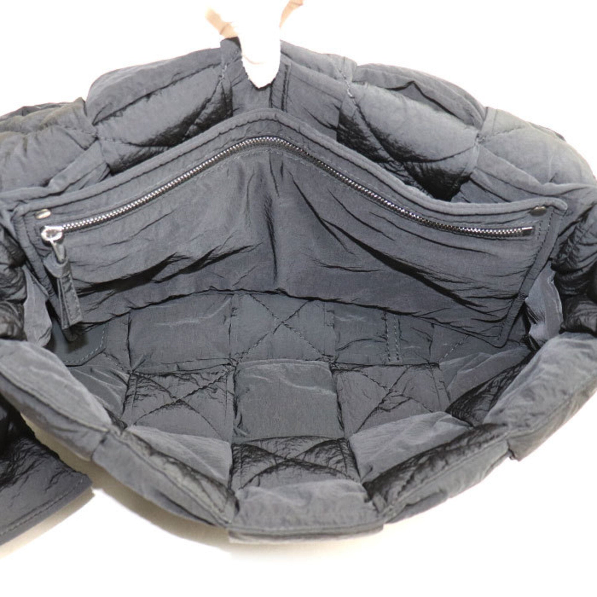 Bottega Veneta Black Nylon Shoulder Bag (Pre-Owned)