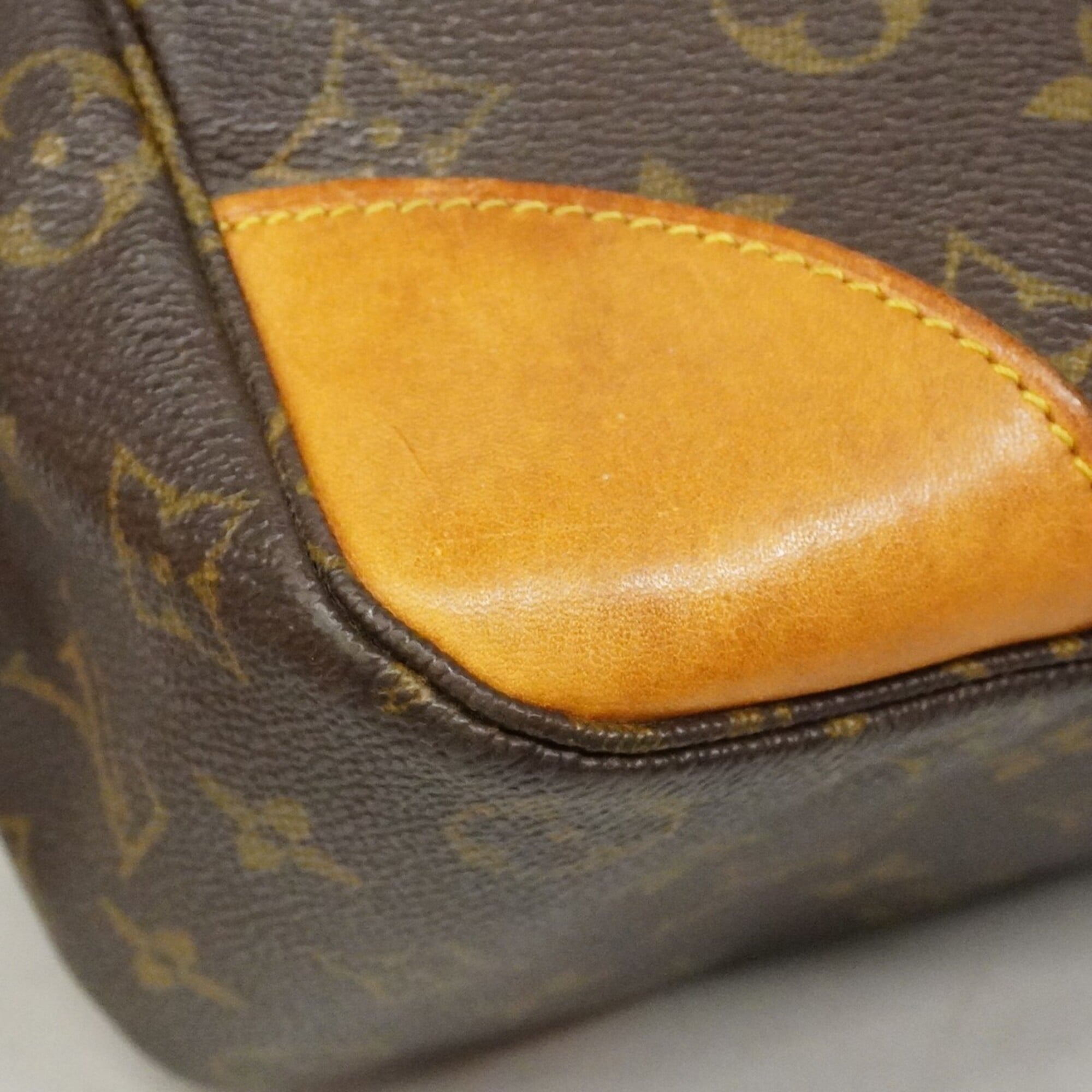 Louis Vuitton Brown Shoulder Bag (Pre-Owned)