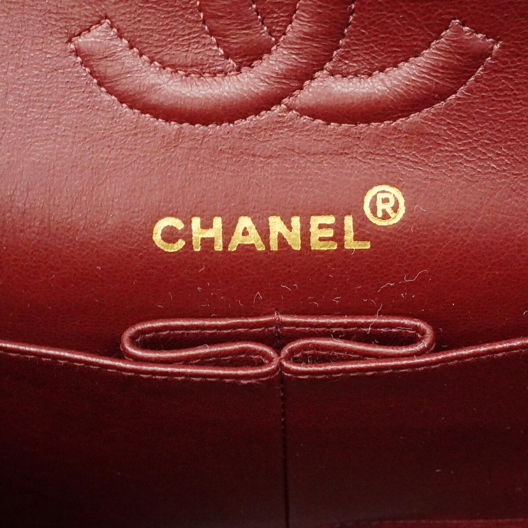 Chanel Black Leather Shoulder Bag (Pre-Owned)