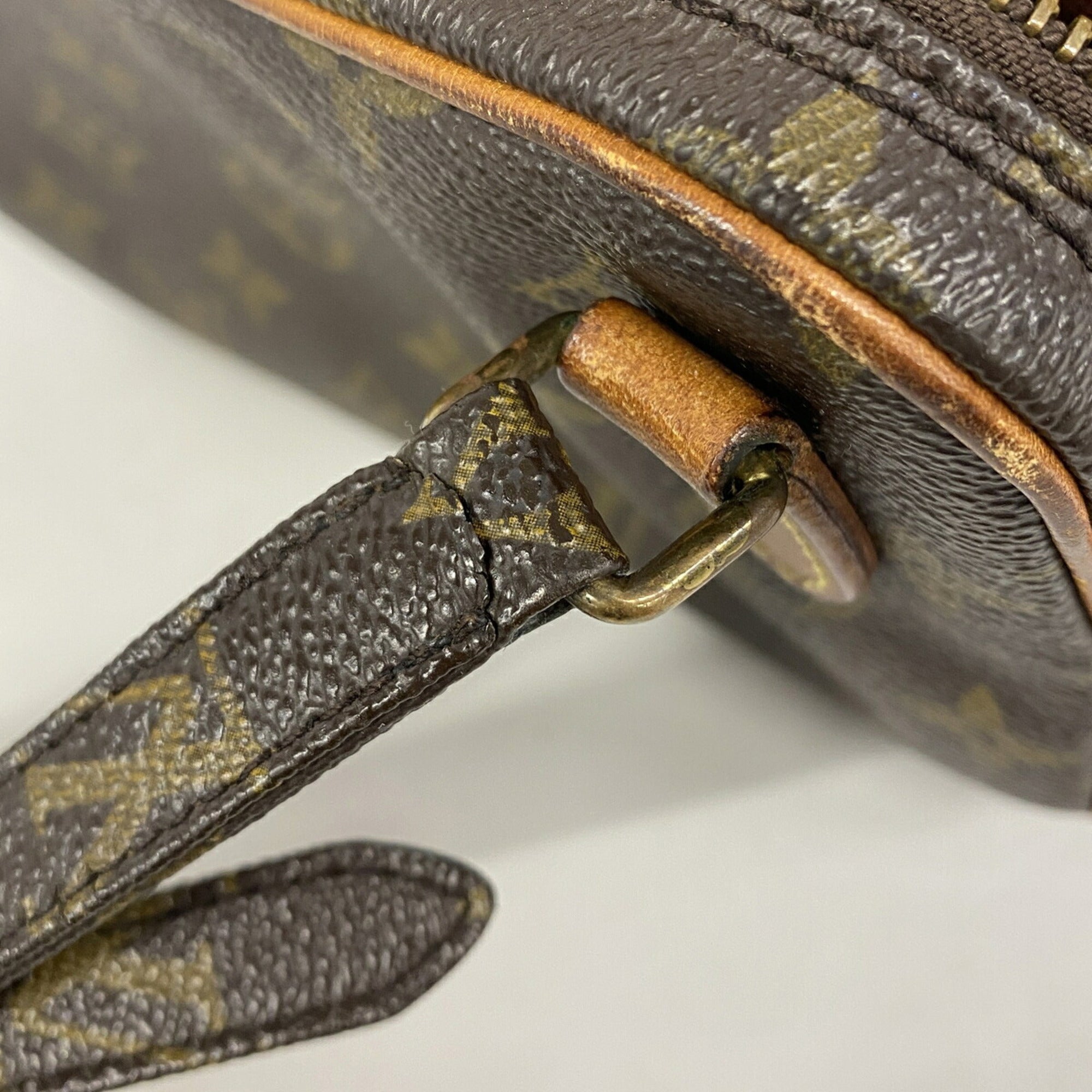 Louis Vuitton Brown Shoulder Bag (Pre-Owned)