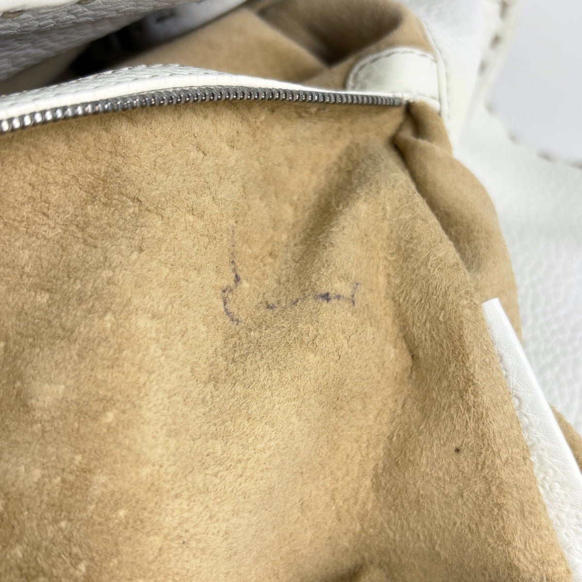 Fendi White Leather Tote Bag (Pre-Owned)