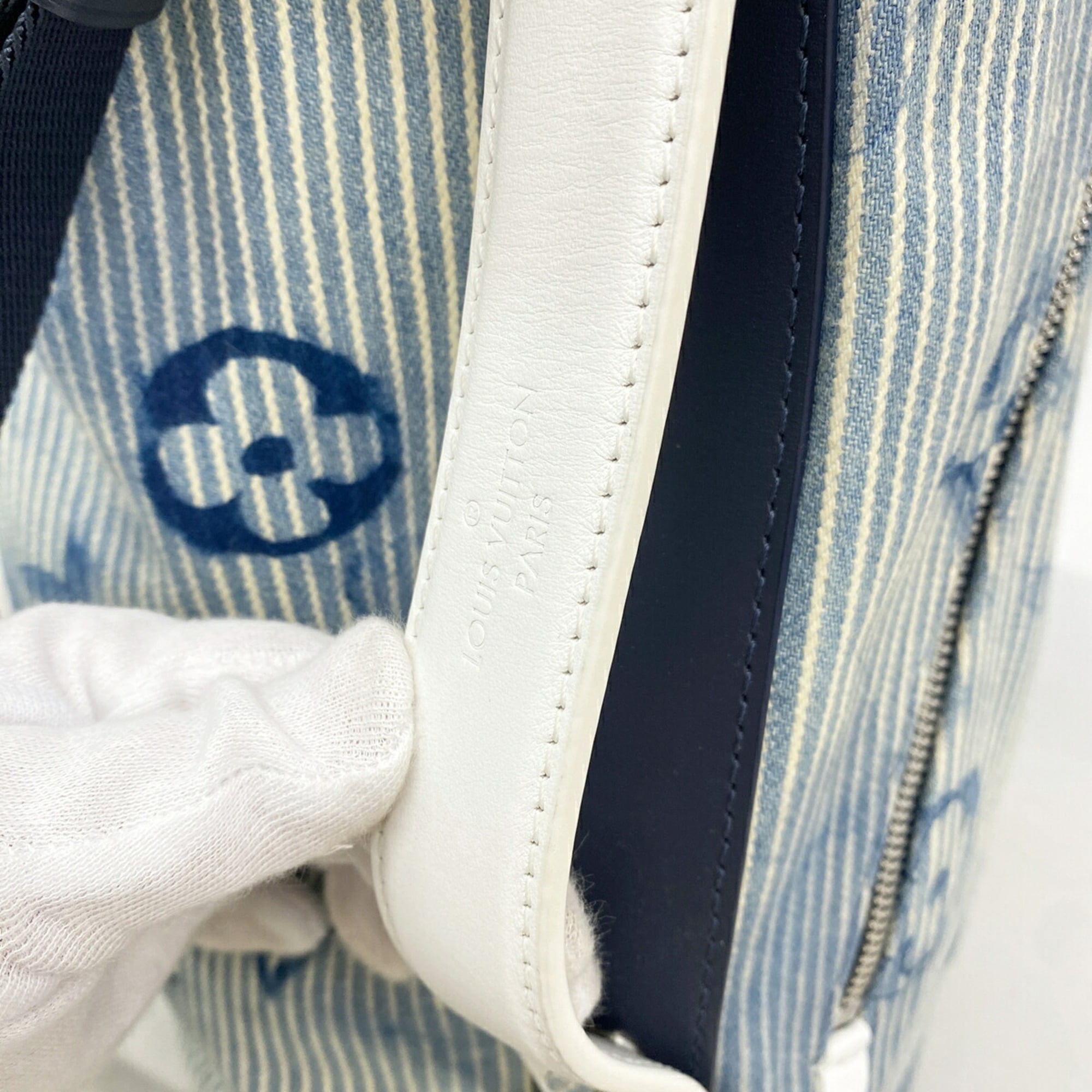 Louis Vuitton Blue Shoulder Bag (Pre-Owned)