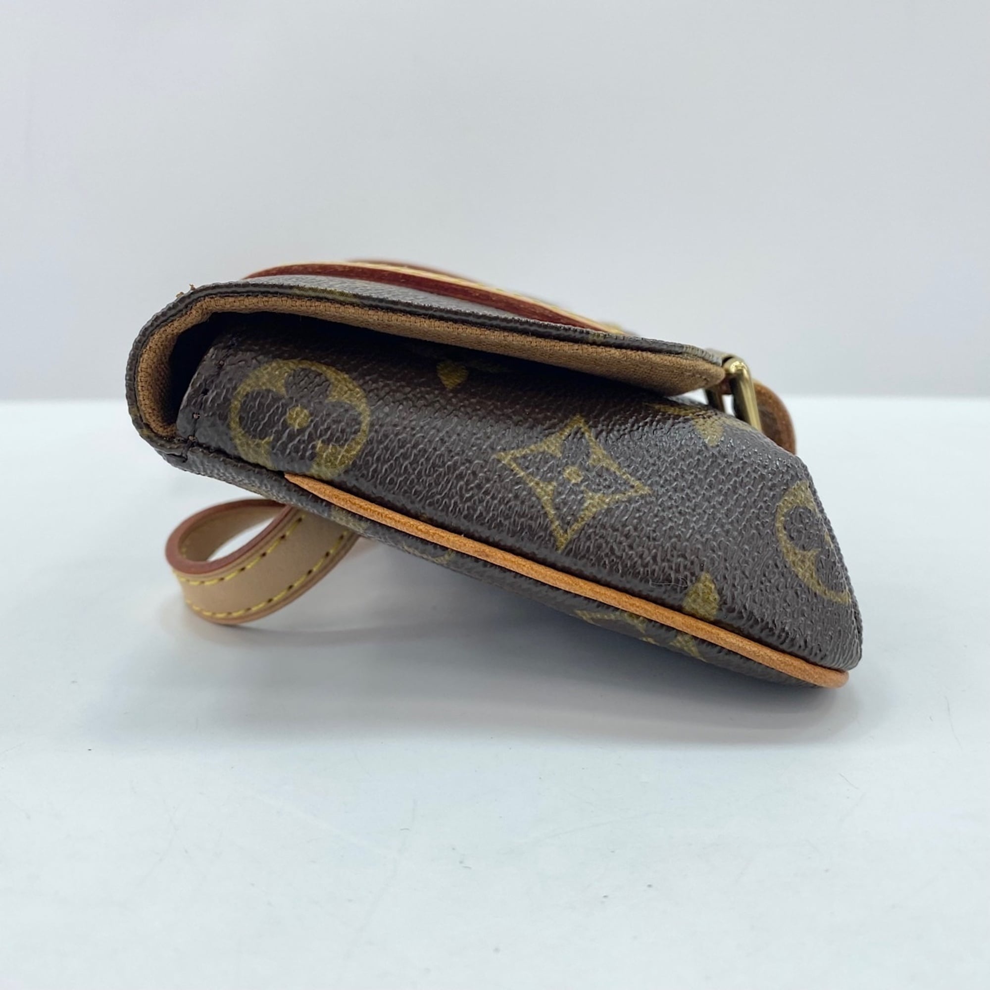 Louis Vuitton Brown Pochette Shoulder Bag (Pre-Owned)