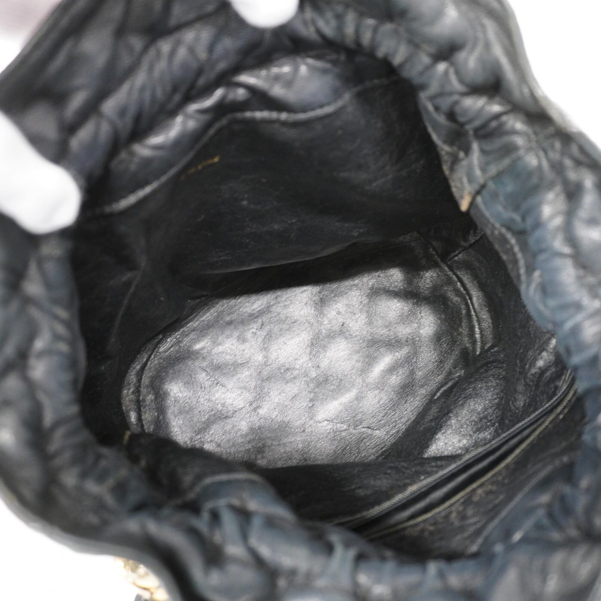 Chanel Black Leather Shoulder Bag (Pre-Owned)