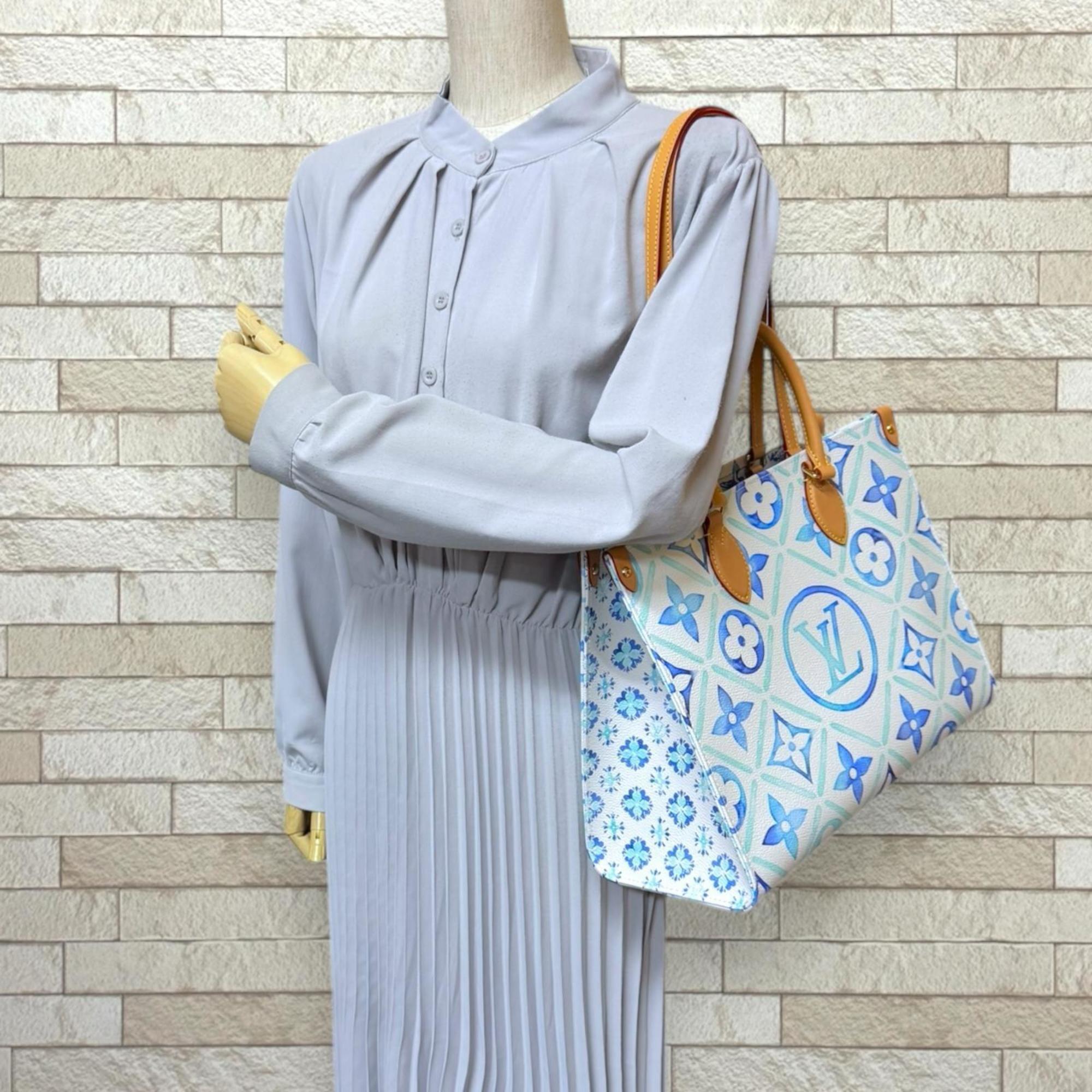 Louis Vuitton Blue White Pvc Shoulder Bag (Pre-Owned)