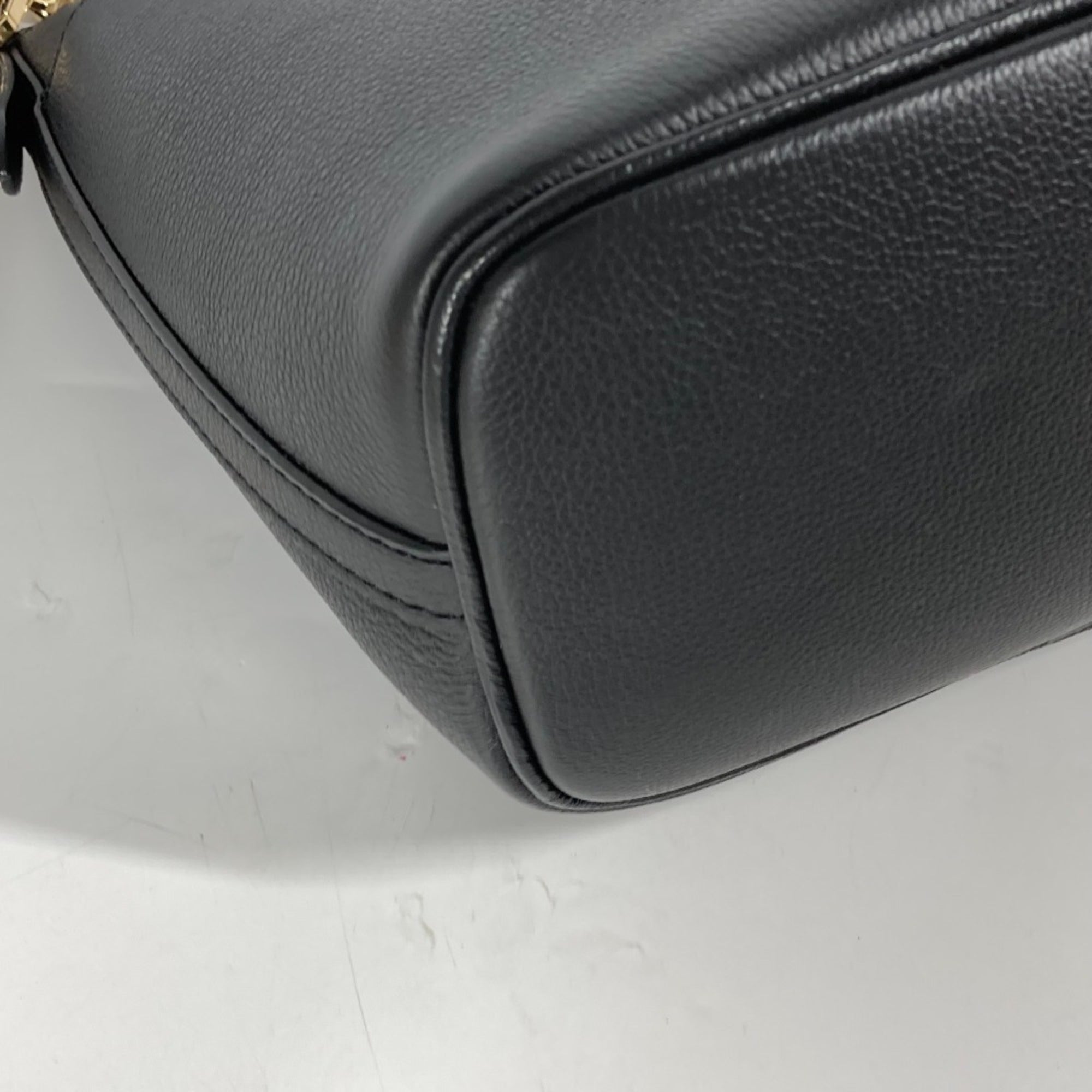 Louis Vuitton Black Leather Shoulder Bag (Pre-Owned)