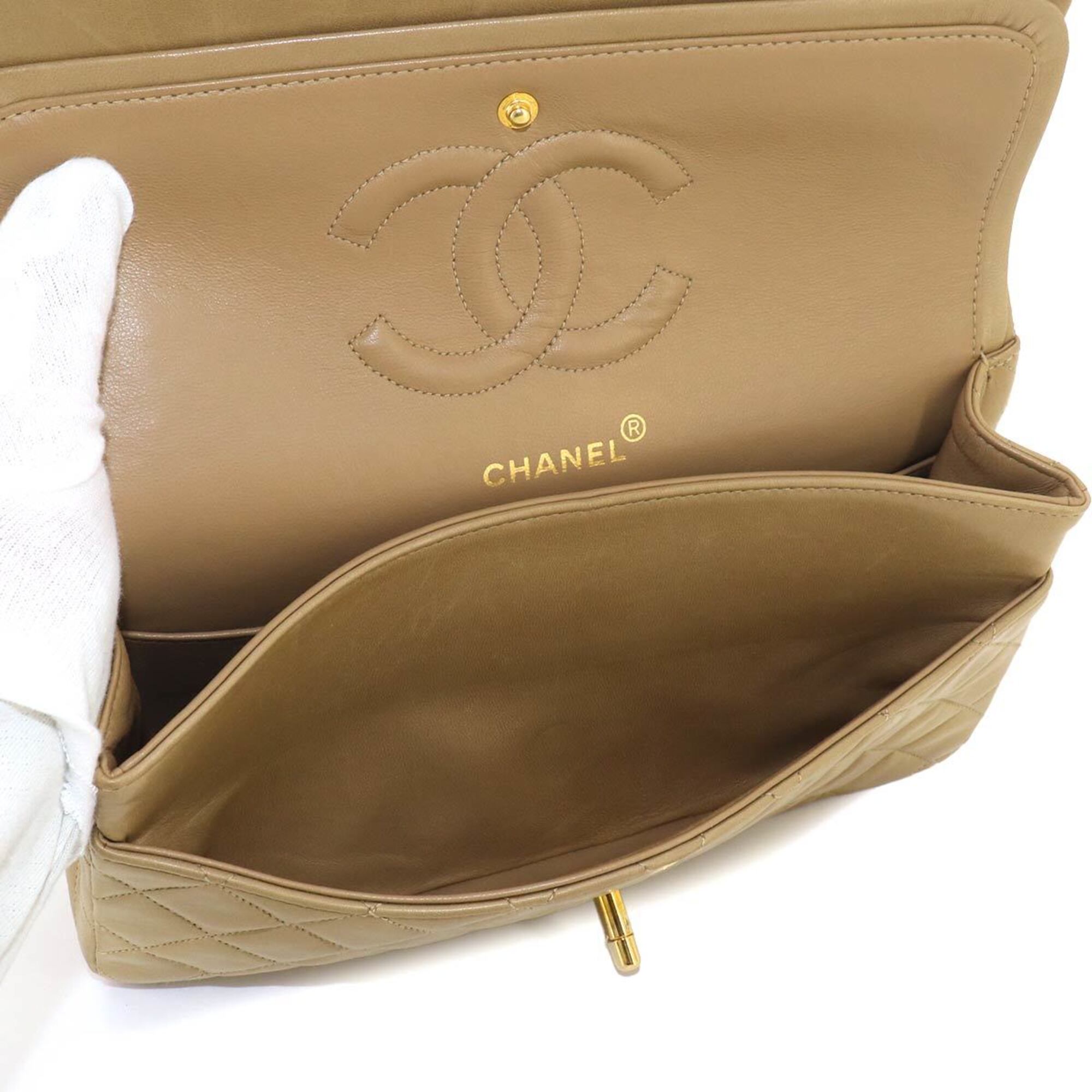 Chanel Beige Leather Handbag Shoulder Bag (Pre-Owned)