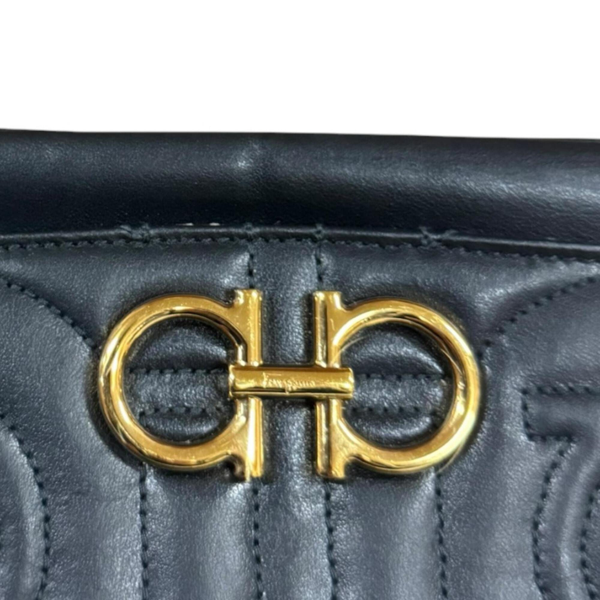 Salvatore Ferragamo Black Leather Shoulder Bag (Pre-Owned)