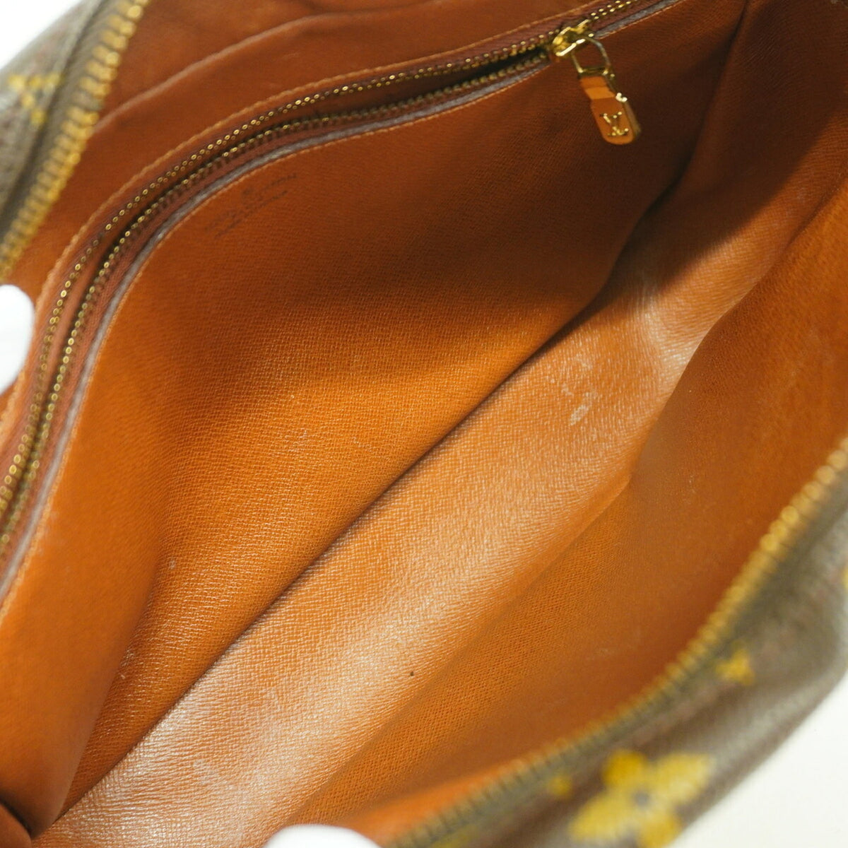 Louis Vuitton Brown Shoulder Bag (Pre-Owned)