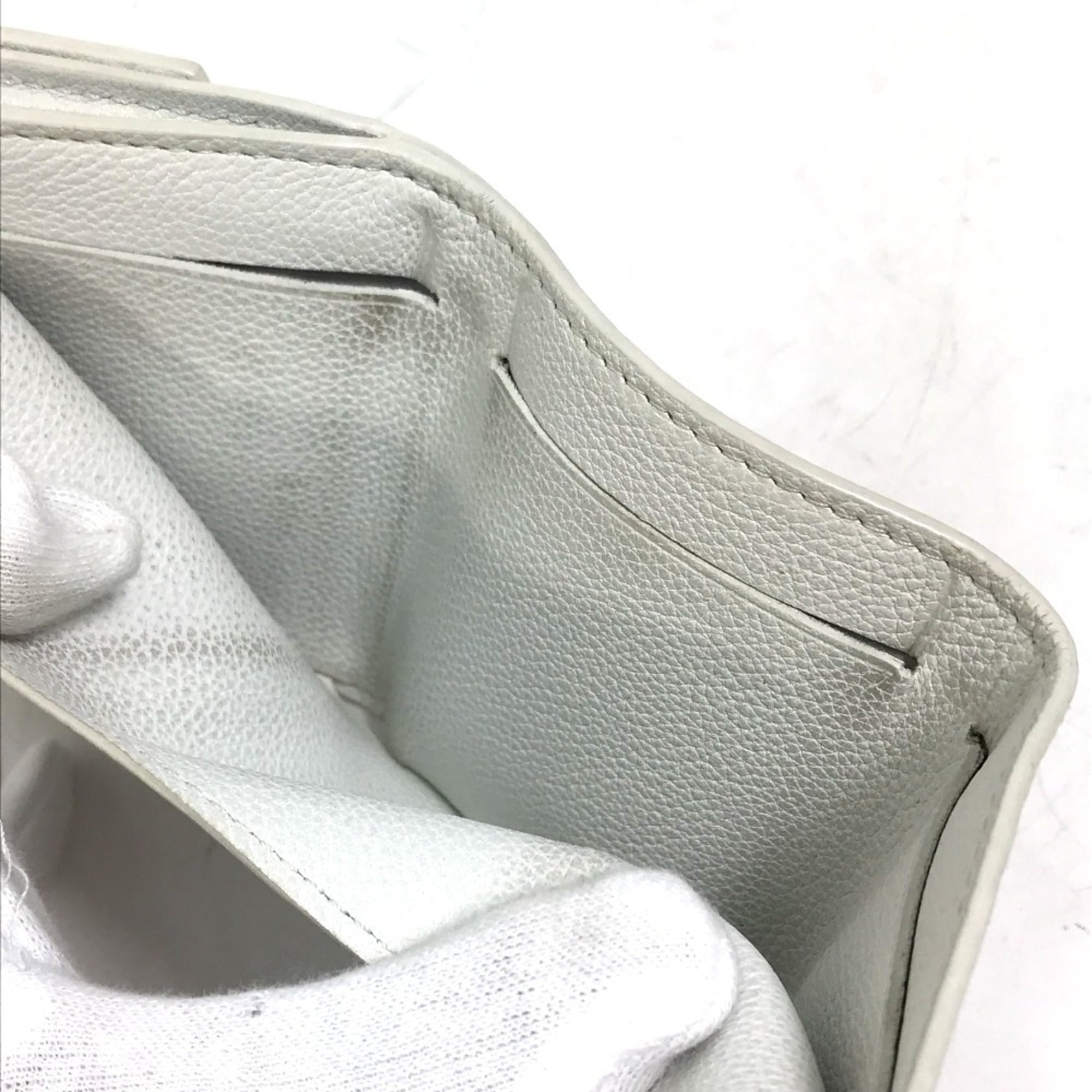 Louis Vuitton White Leather Wallet (Tri-Fold) (Pre-Owned)