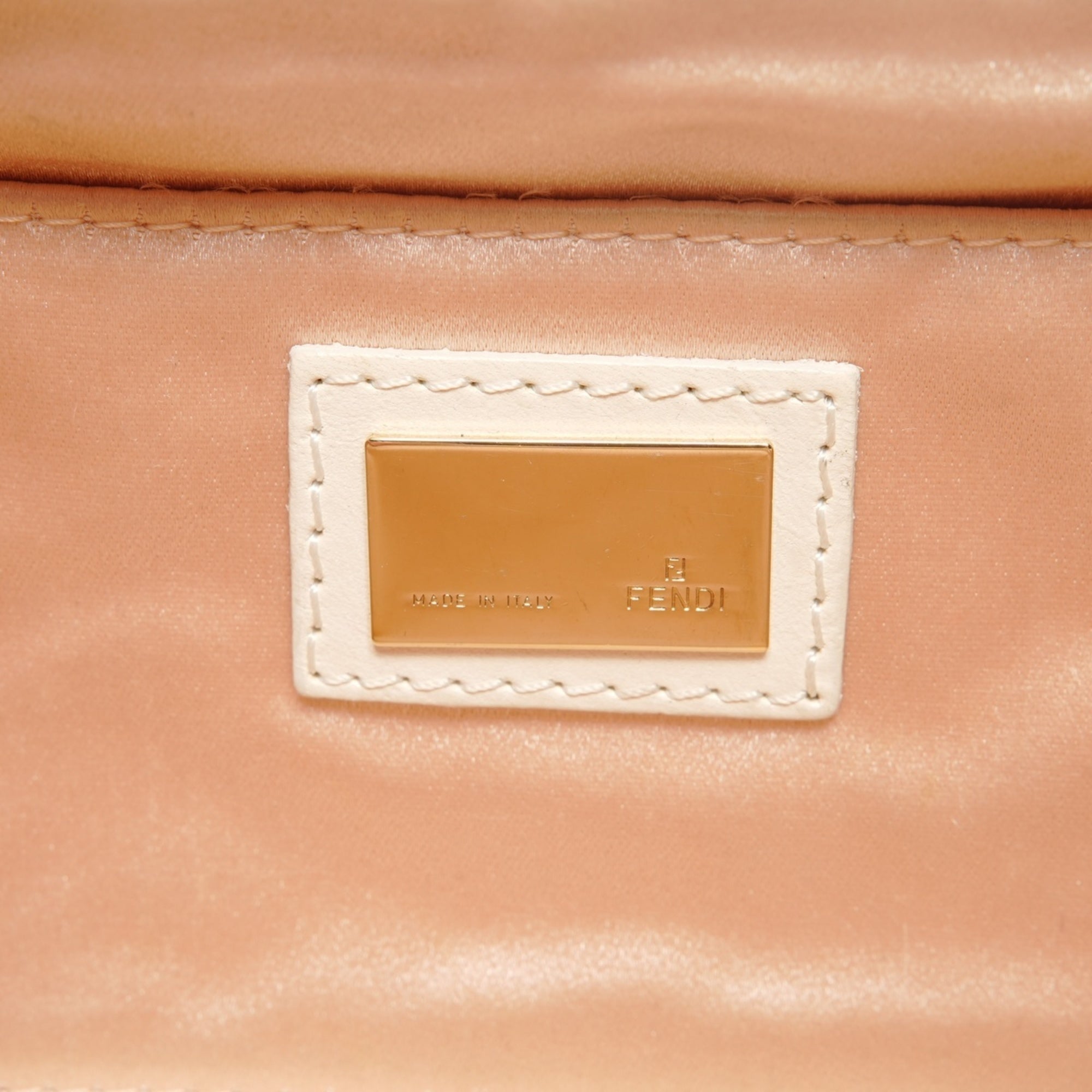 Fendi White Fur Leather Shoulder Bag (Pre-Owned)