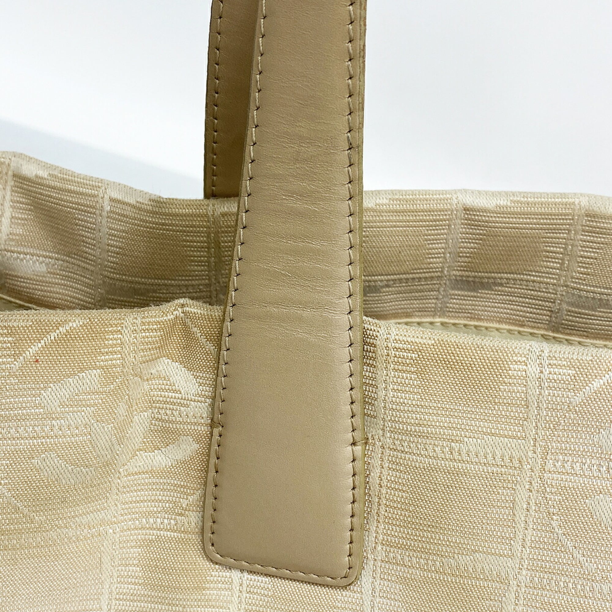 Chanel Beige Nylon Tote Bag (Pre-Owned)