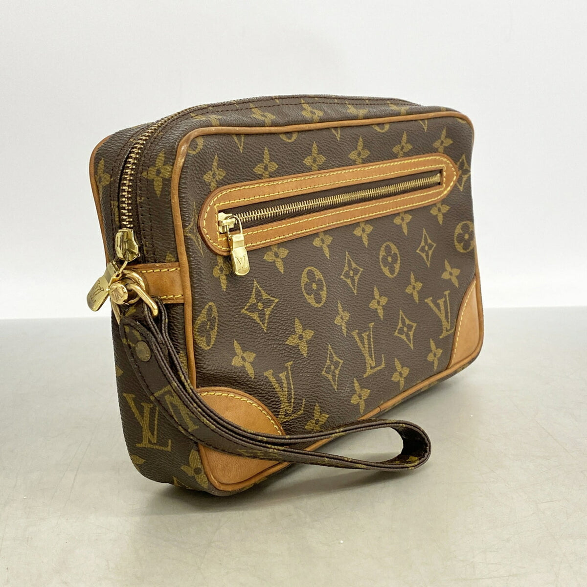 Louis Vuitton Brown Clutch Bag (Pre-Owned)