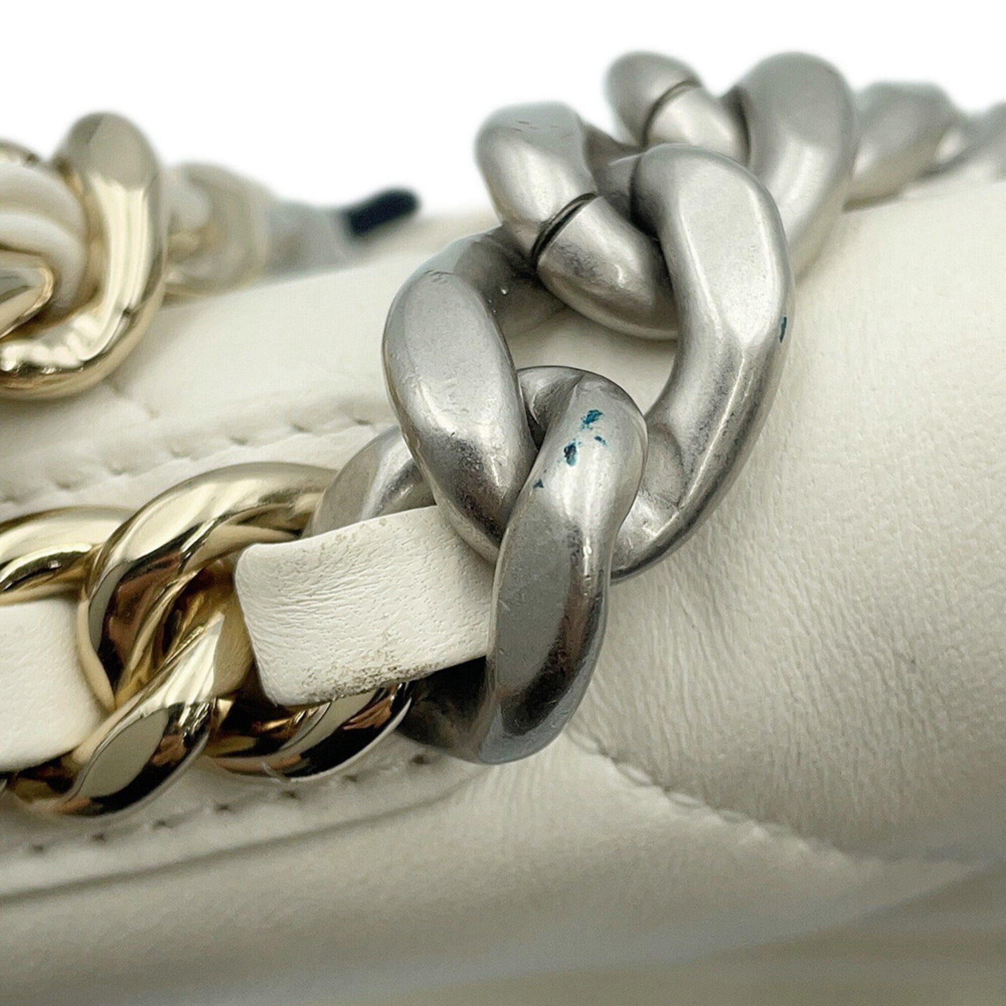 Chanel White Leather Shoulder Bag (Pre-Owned)