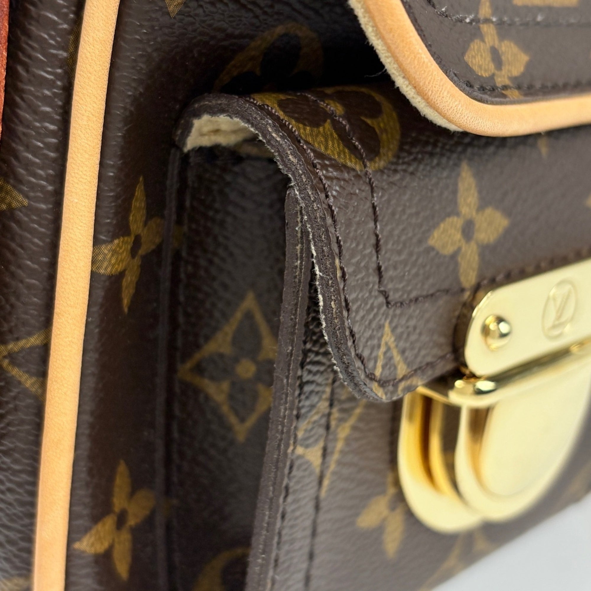 Louis Vuitton Brown Monogram Shoulder Bag (Pre-Owned)
