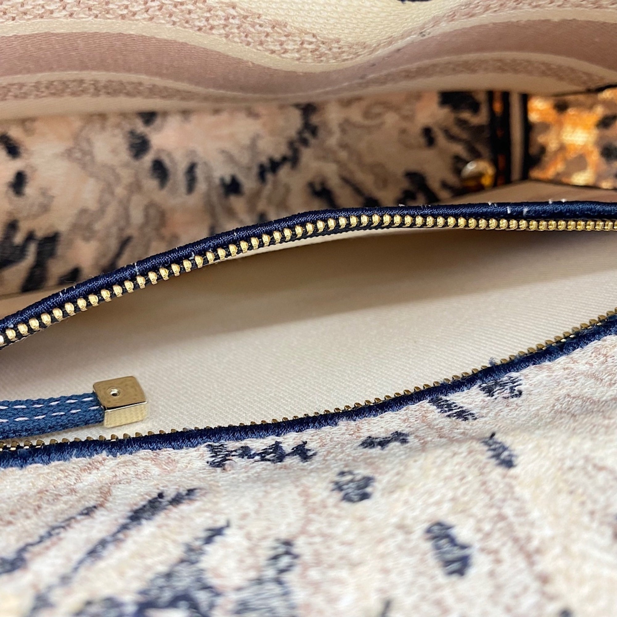Christian Dior Pink Handbag (Pre-Owned)