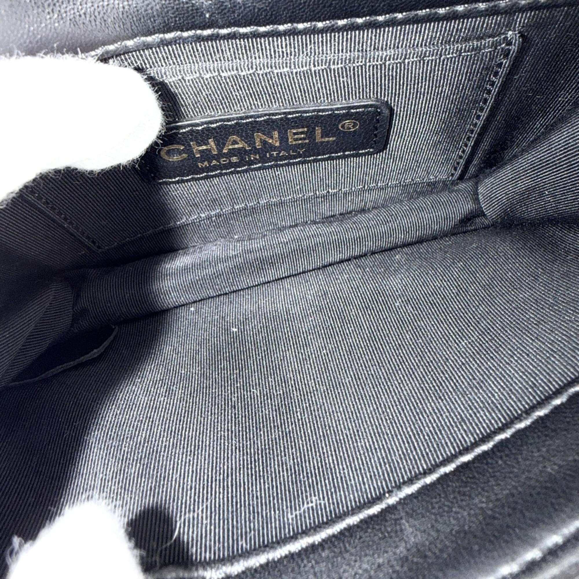 Chanel Matelasse Black Leather Shoulder Bag (Pre-Owned)