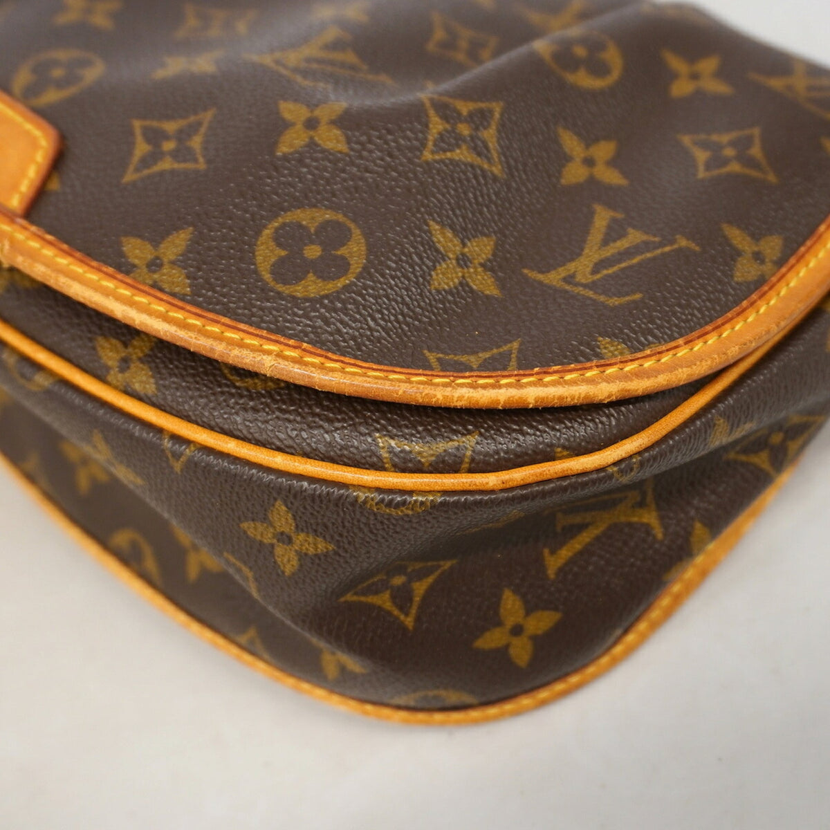 Louis Vuitton Brown Shoulder Bag (Pre-Owned)
