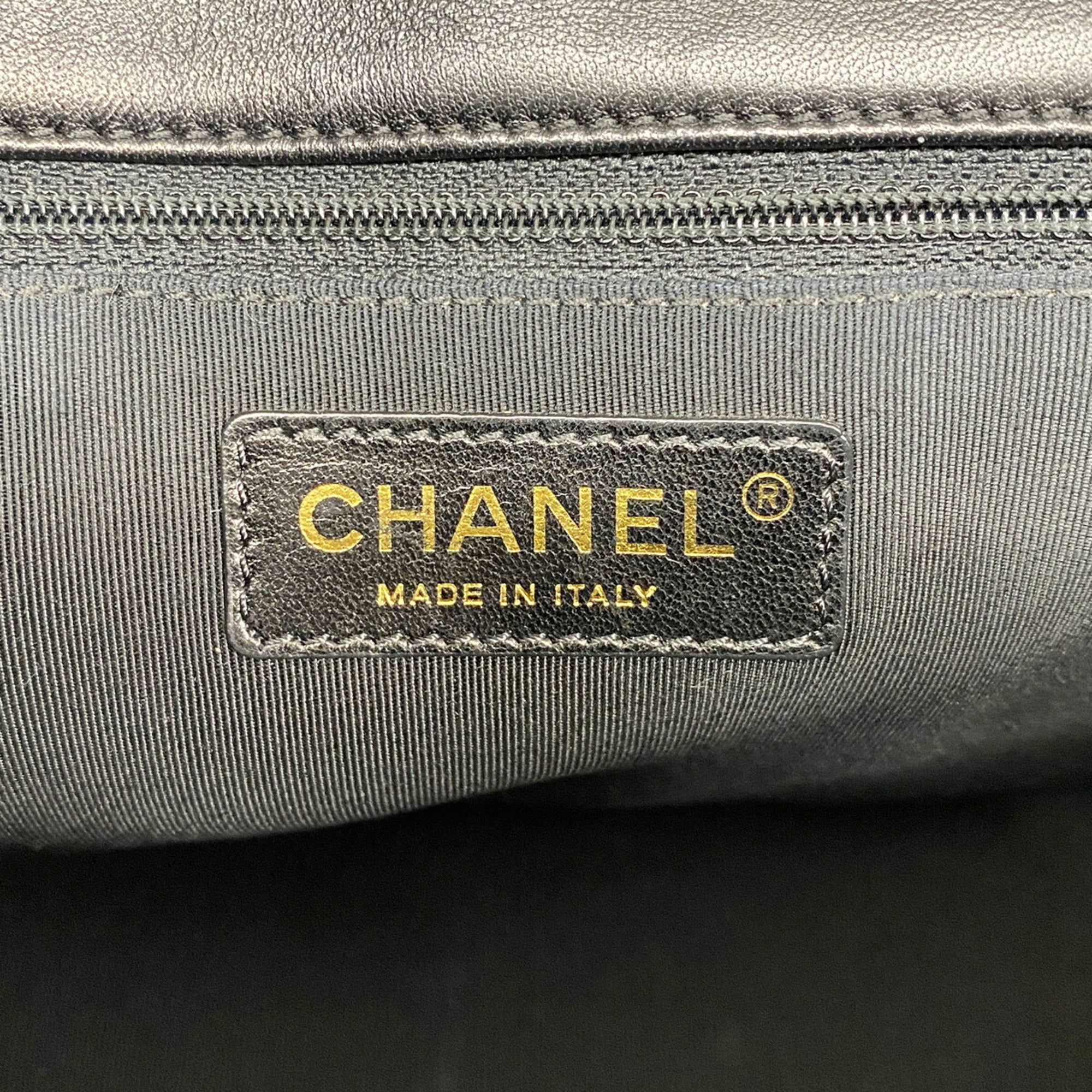 Chanel Black Leather Shoulder Bag (Pre-Owned)