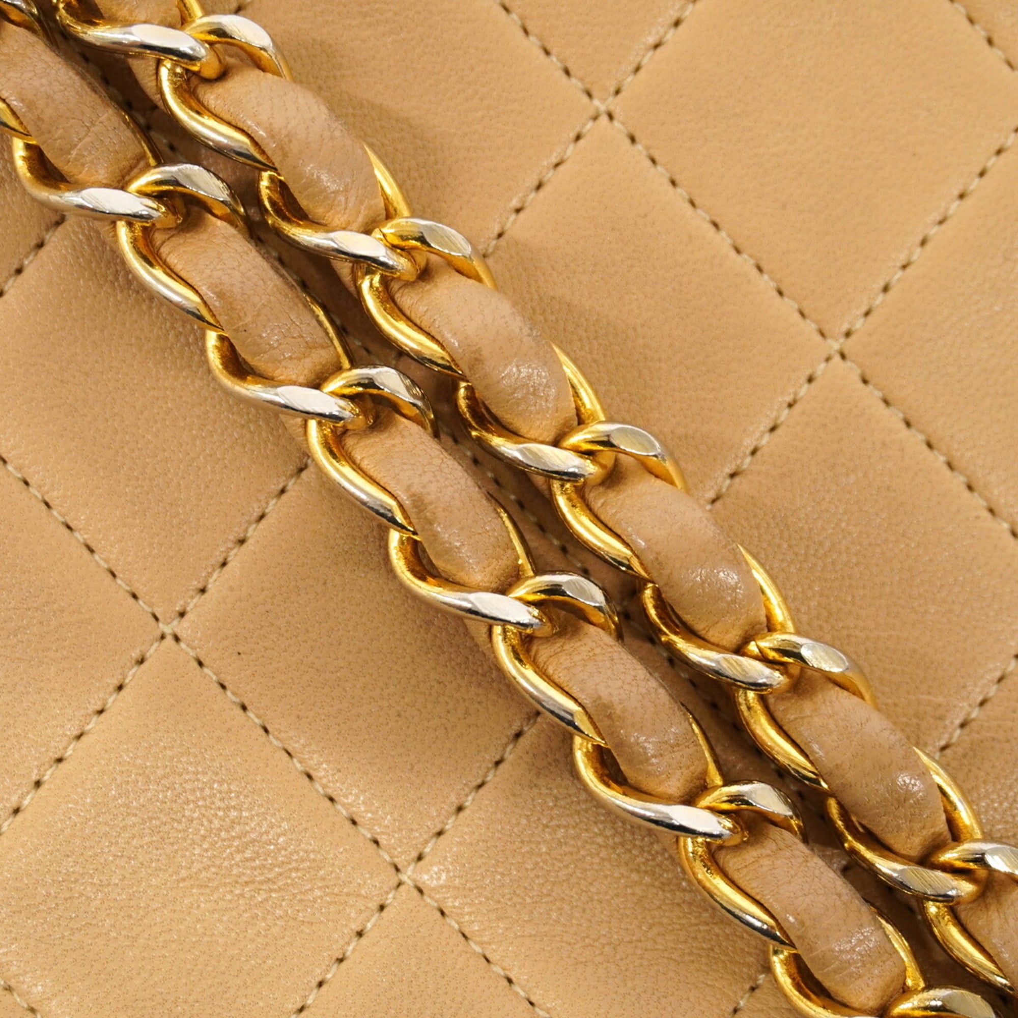 Chanel Beige Leather Shoulder Bag (Pre-Owned)