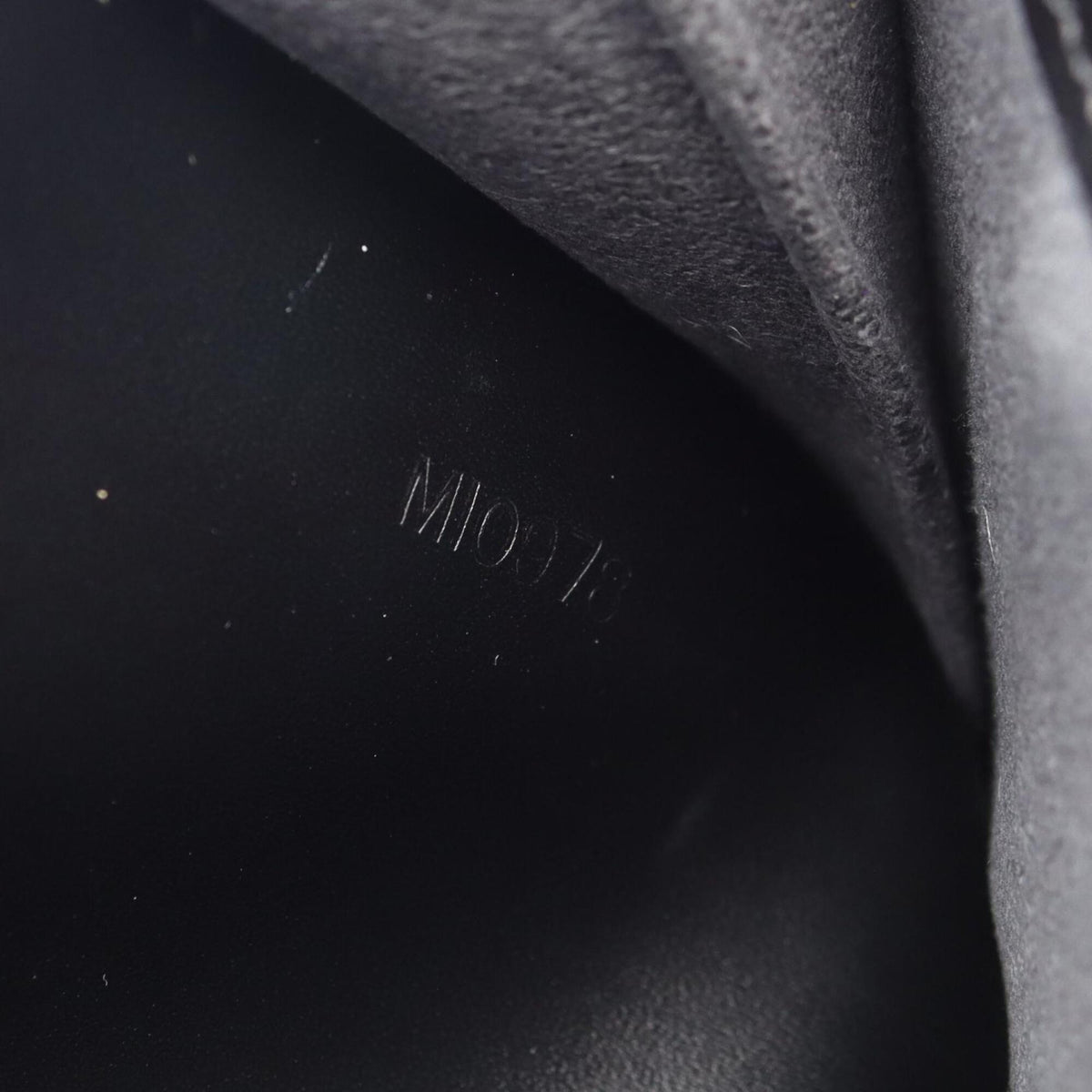 Louis Vuitton Black Leather Handbag (Pre-Owned)