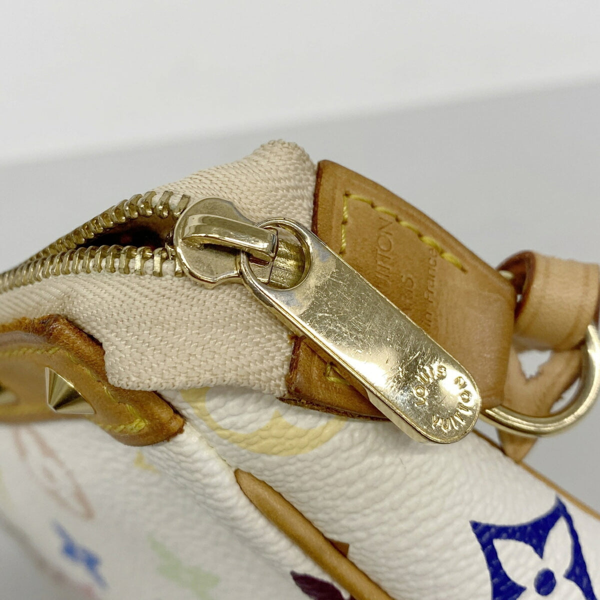 Louis Vuitton Blanc Pouch (Pre-Owned)