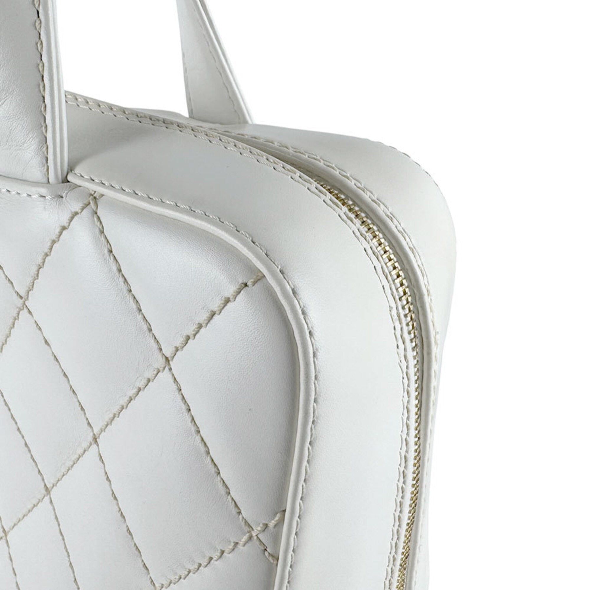Chanel White Leather Handbag (Pre-Owned)