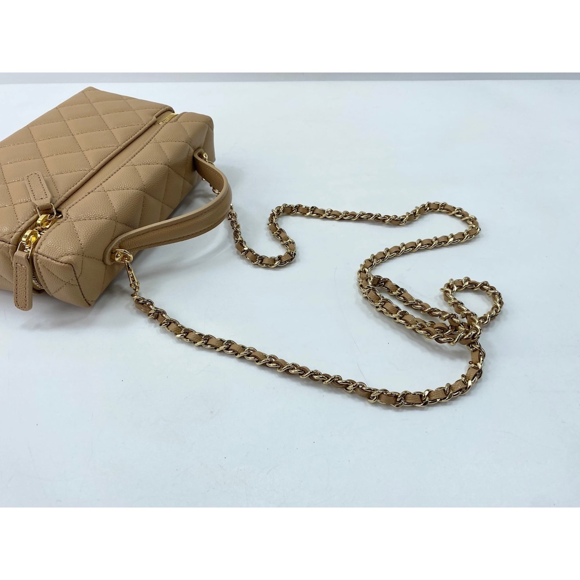 Chanel Beige Shoulder Bag (Pre-Owned)