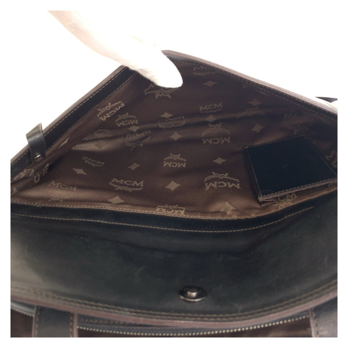 Mcm Black Leather Shoulder Bag (Pre-Owned)