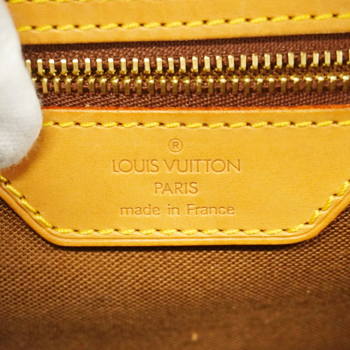 Louis Vuitton Brown Shoulder Bag (Pre-Owned)