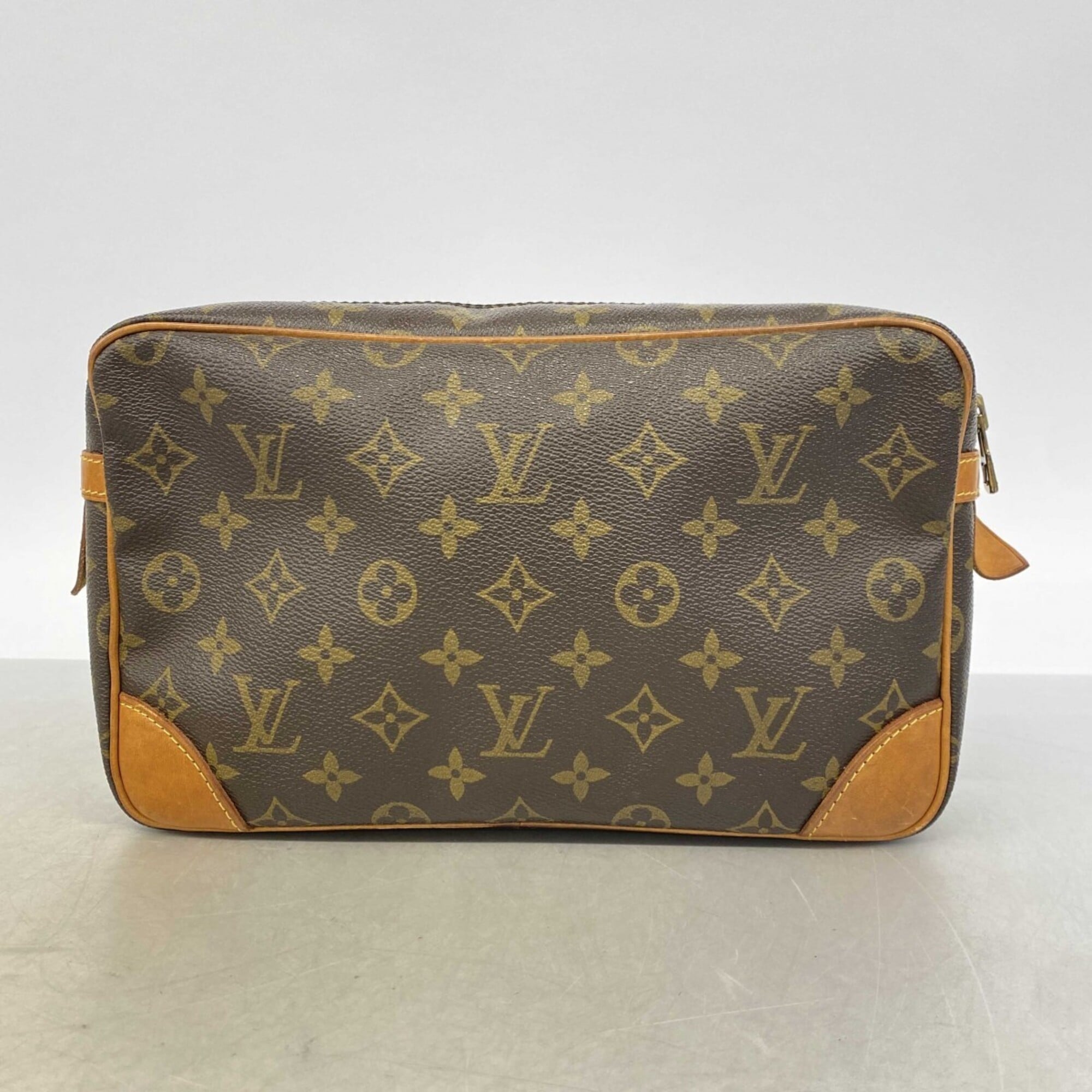 Louis Vuitton Brown Clutch Bag (Pre-Owned)