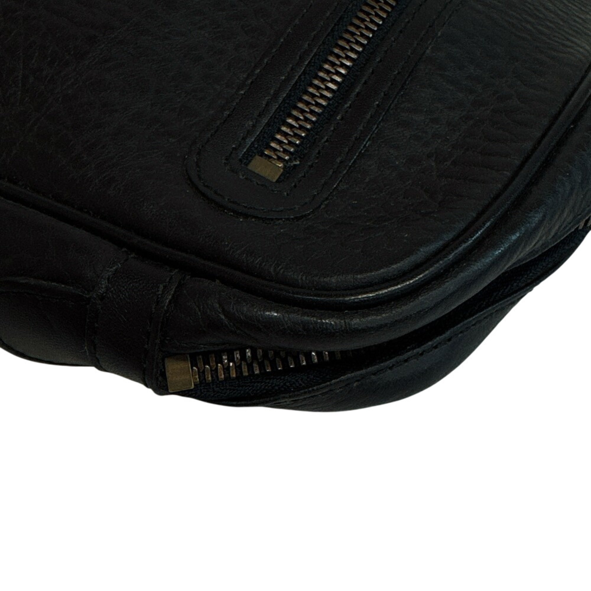 Burberry Black Leather Clutch Bag (Pre-Owned)