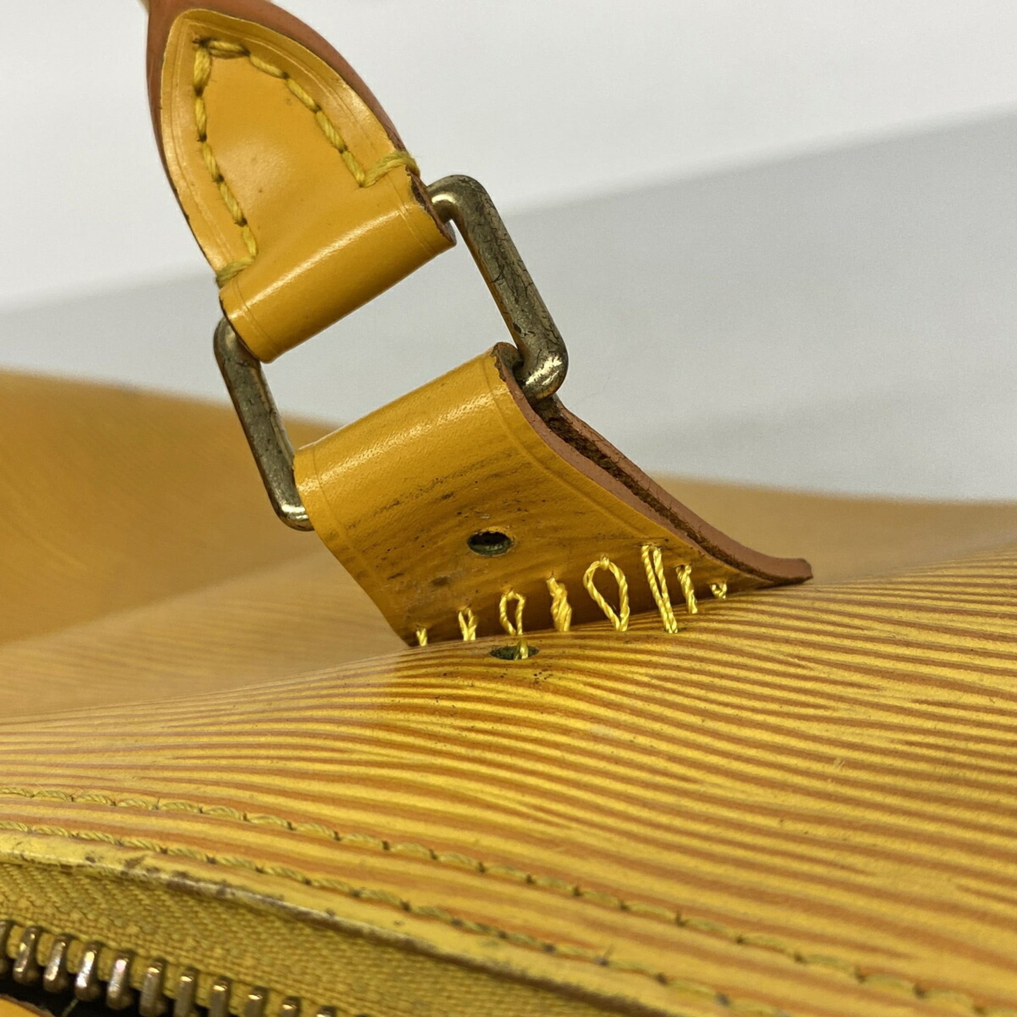 Louis Vuitton Jaune Handbag (Pre-Owned)