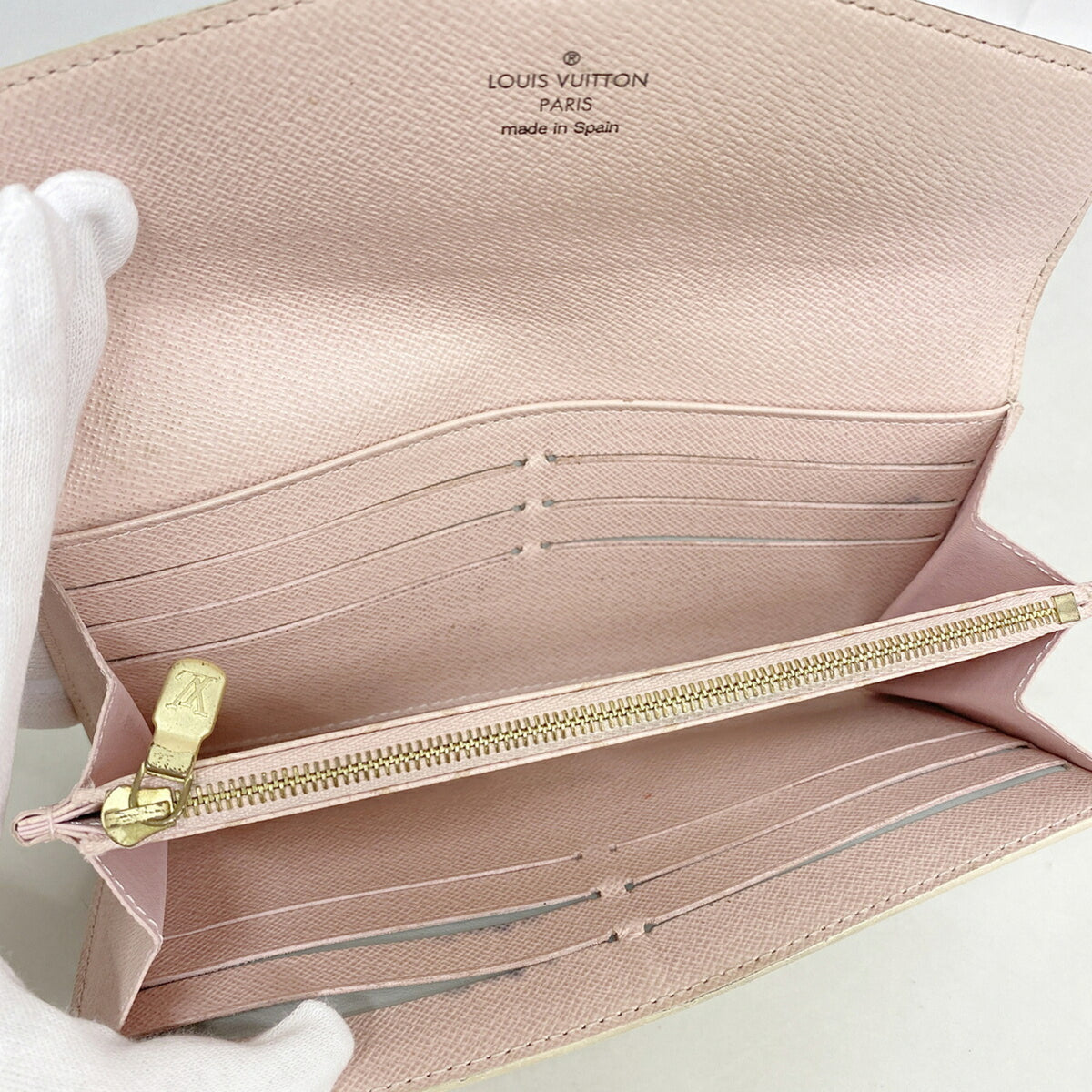 Louis Vuitton White Long Wallet (Bi-Fold) (Pre-Owned)