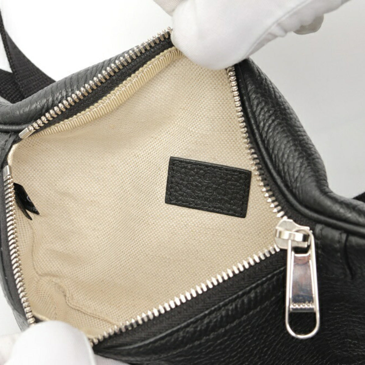Gucci Black Leather Fanny Pack (Pre-Owned)