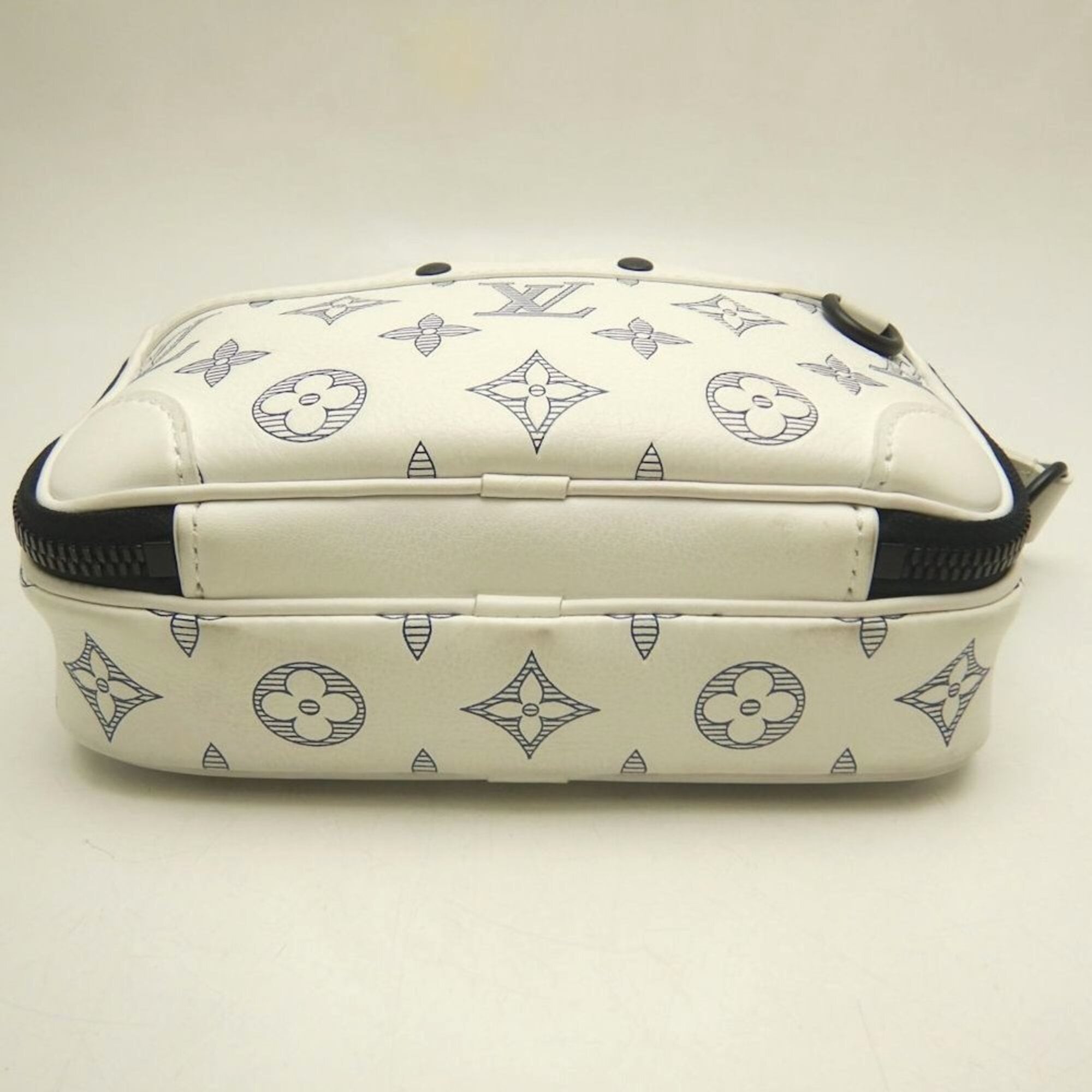 Louis Vuitton Monogram Shadow Blanc Leather Shoulder Bag (Pre-Owned)