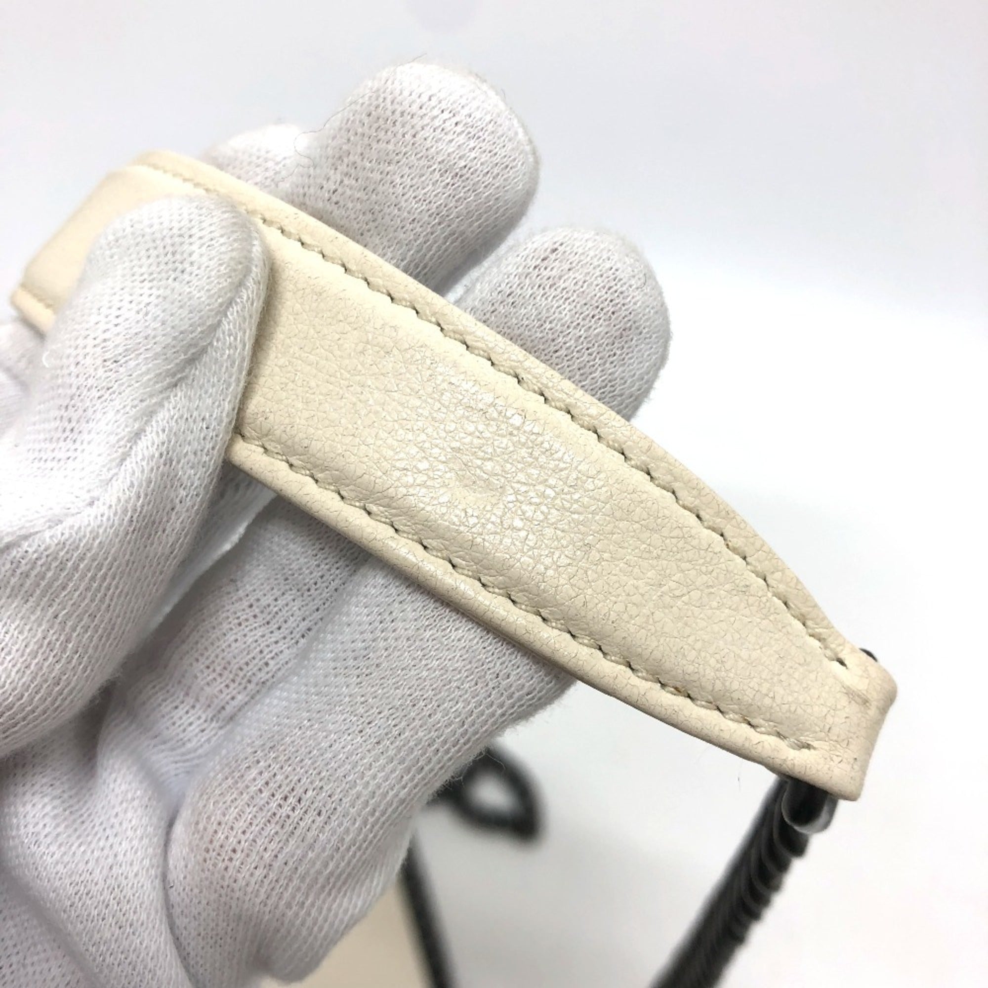 Prada White Leather Shoulder Bag (Pre-Owned)