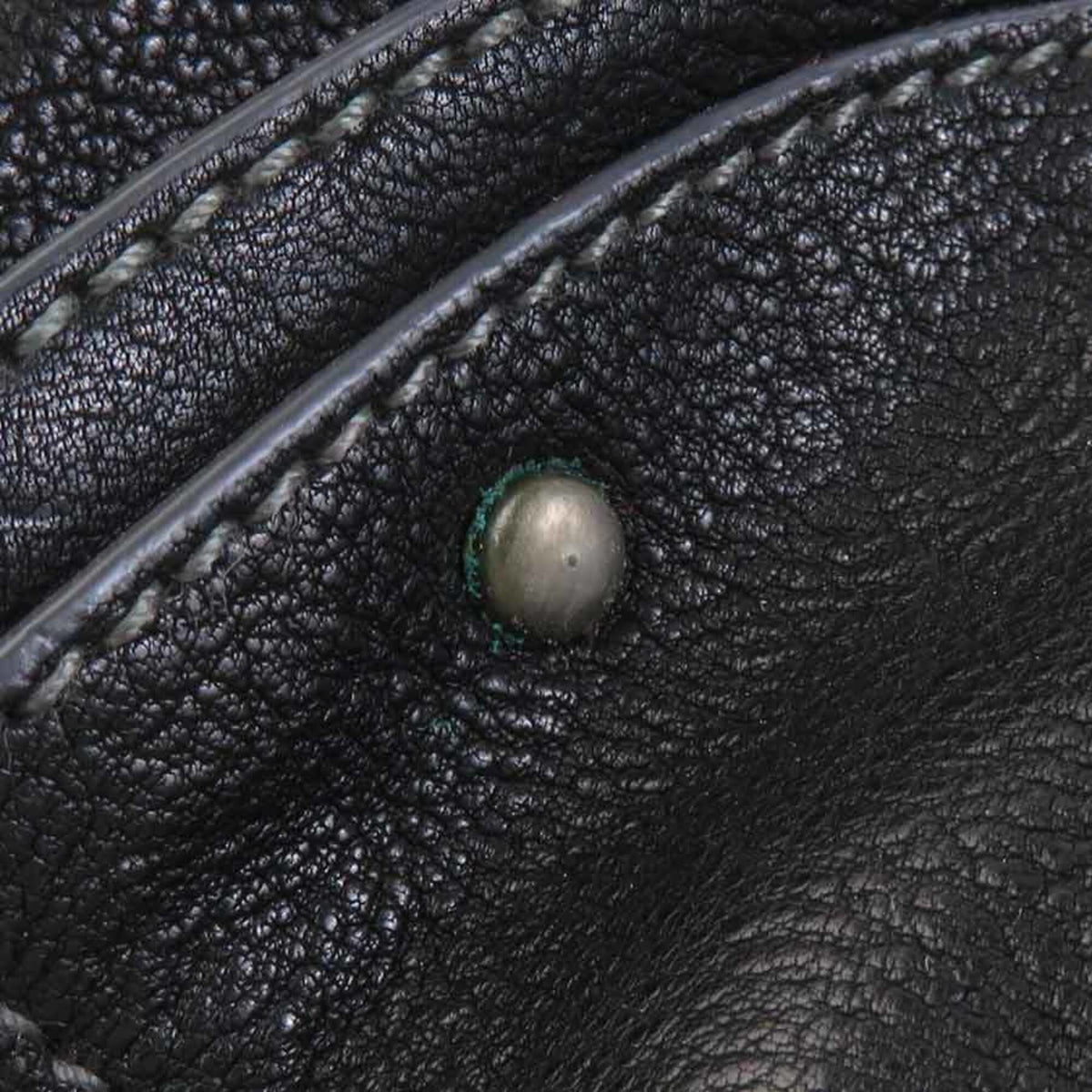 Bally Black Leather Shoulder Bag (Pre-Owned)