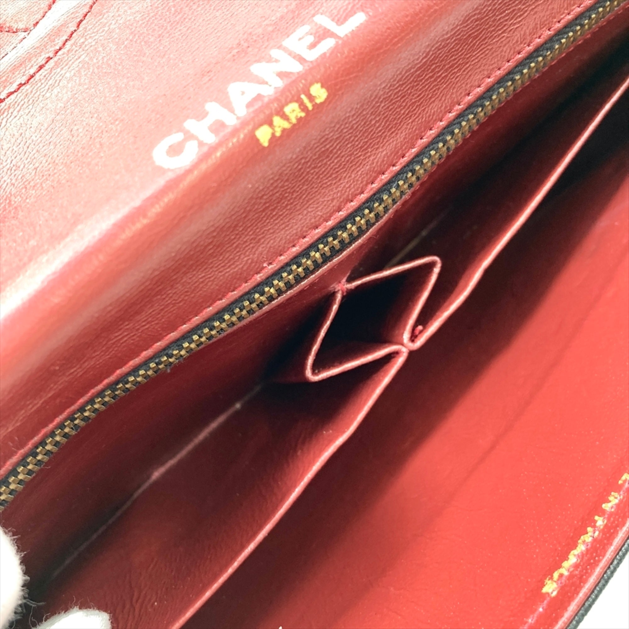 Chanel Black Leather Shoulder Bag (Pre-Owned)
