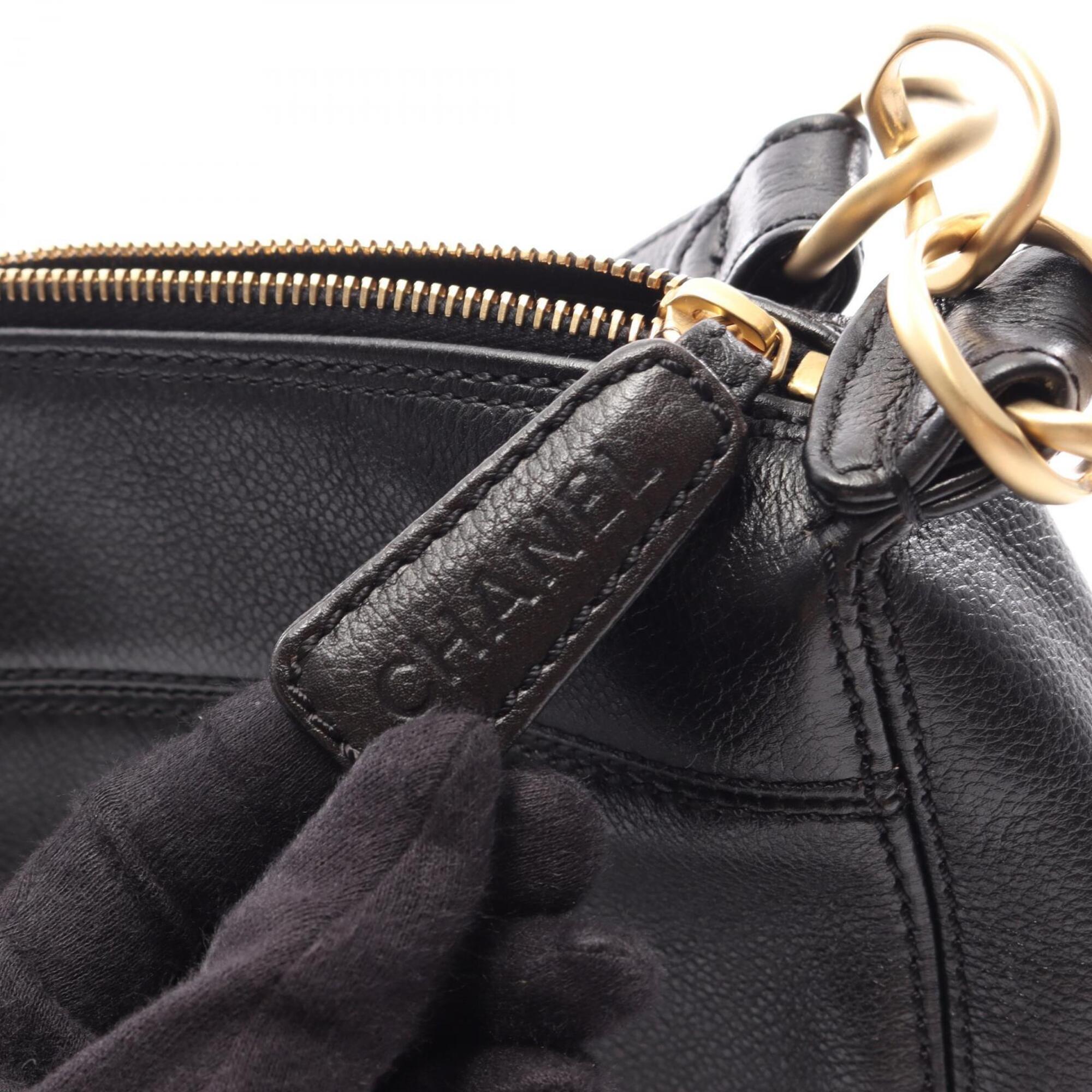 Chanel Black Grained Calfskin Handbag (Pre-Owned)