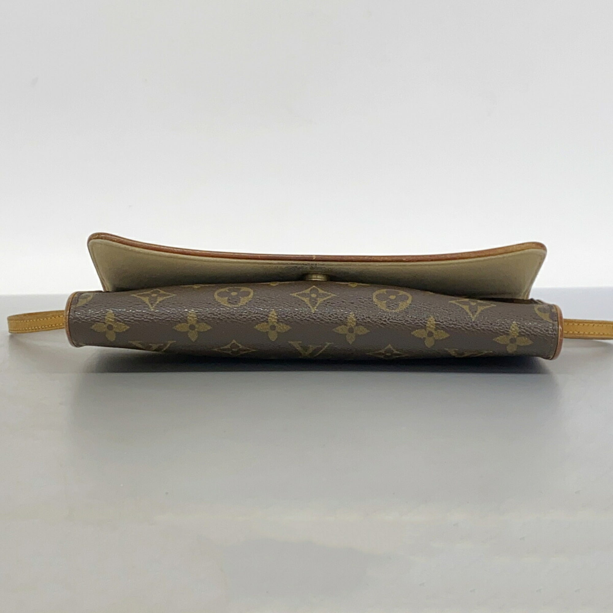 Louis Vuitton Brown Shoulder Bag (Pre-Owned)