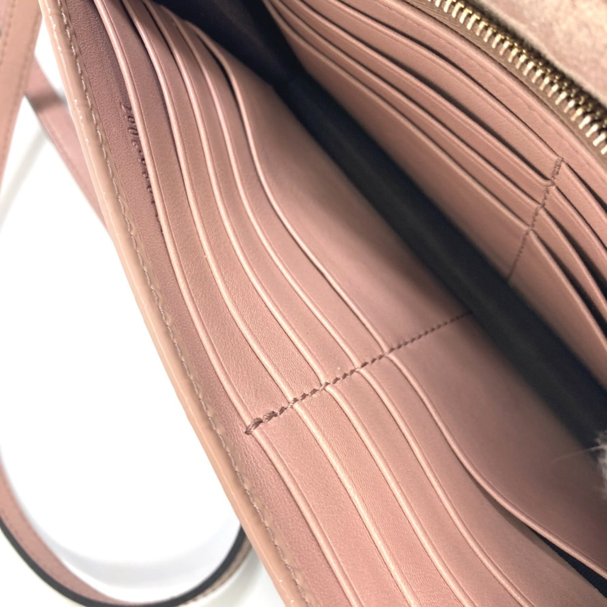 Gucci Beige Patent Leather Shoulder Bag (Pre-Owned)