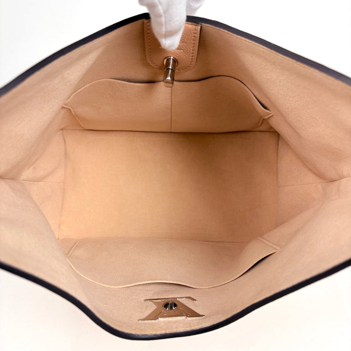 Louis Vuitton Beige Leather Shoulder Bag (Pre-Owned)
